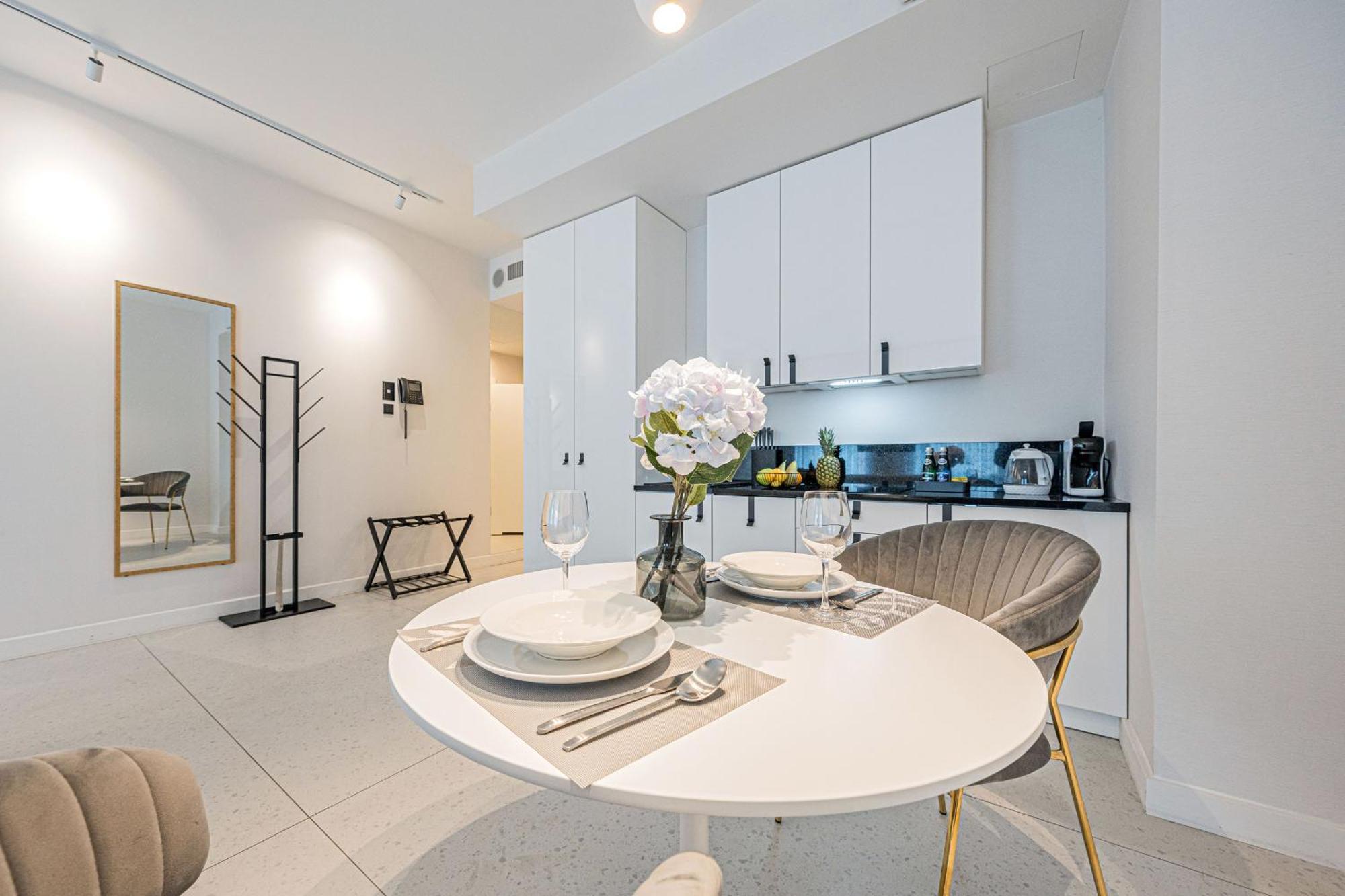 Deo Plaza Premium By Rent Like