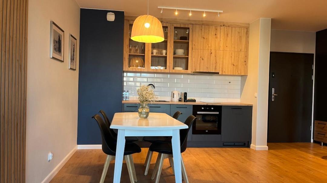 Chlebova - Riverside View Terrace, Free Parking, Gym & Kidsplay By Downtown Apartment *