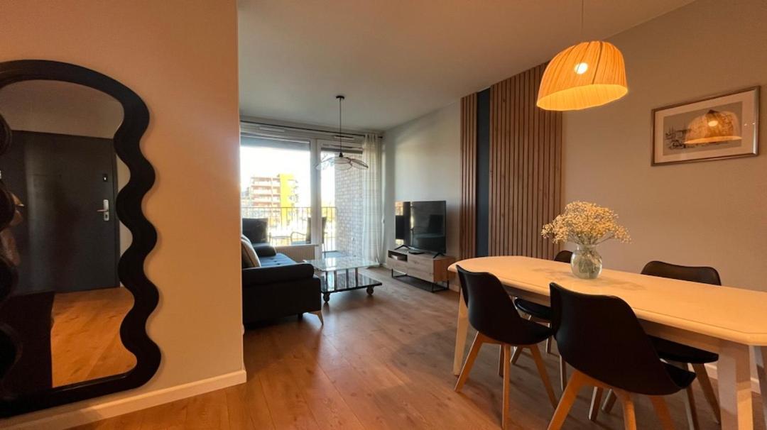 Apartment Chlebova - Riverside View Terrace, Free Parking, Gym & Kidsplay By Downtown *