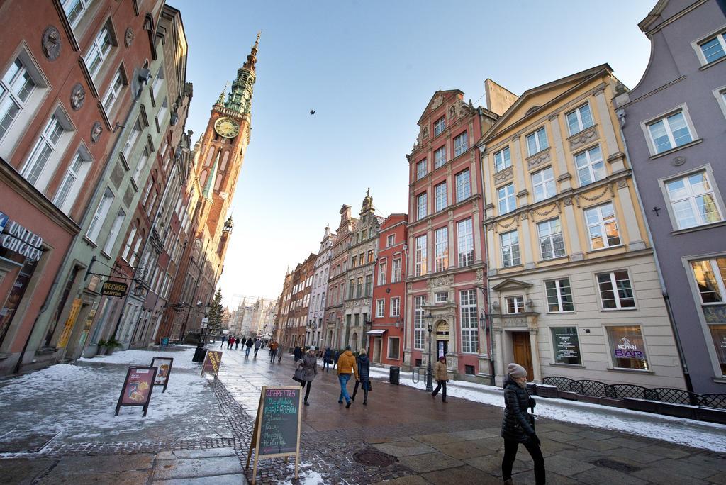 Gdanskie - - Dluga Z Widokiem Na Ratusz I Nad Motlawa * Gdansk