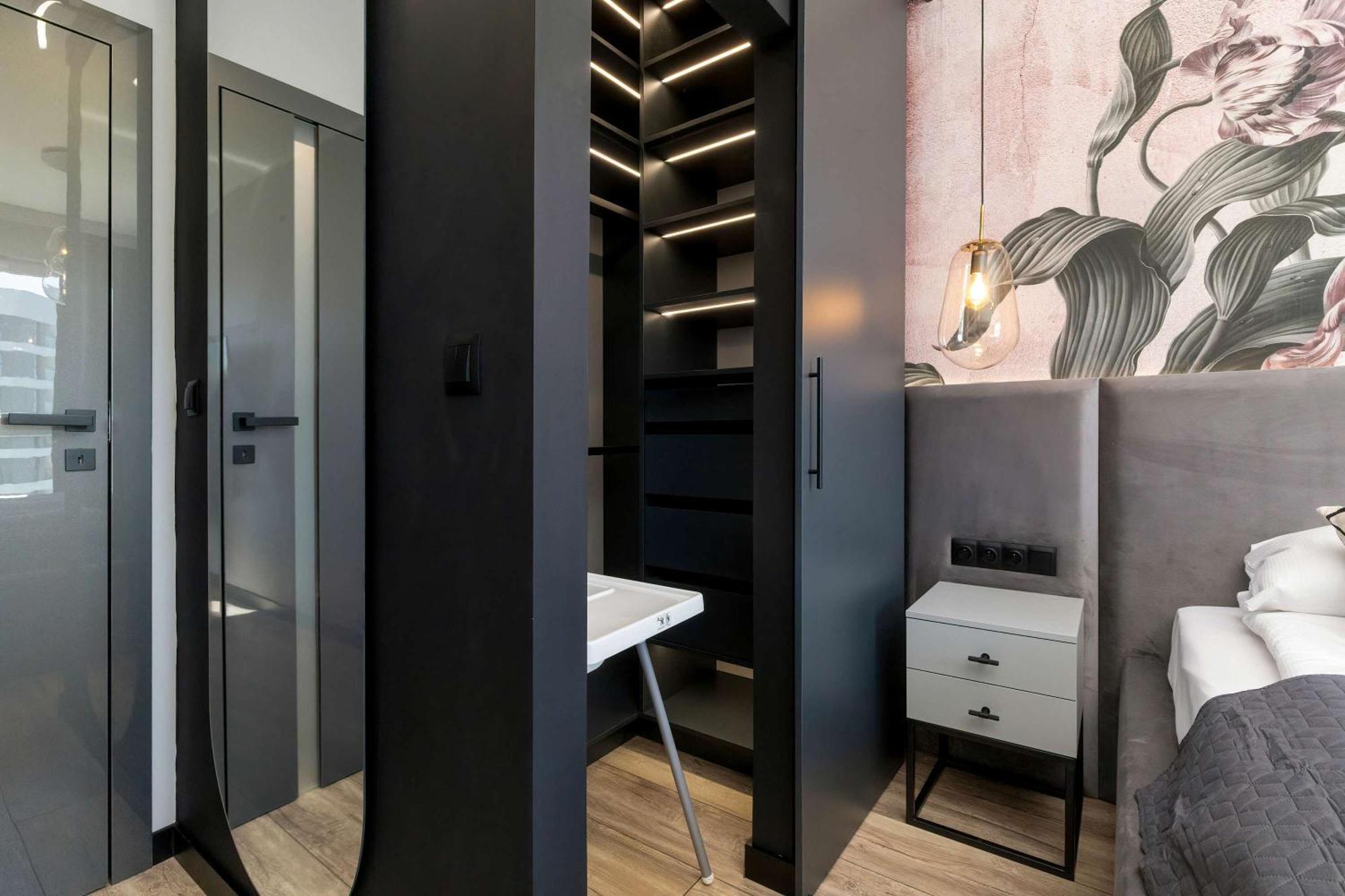 Prestigious With Parking In By Renters Apartment Gdansk