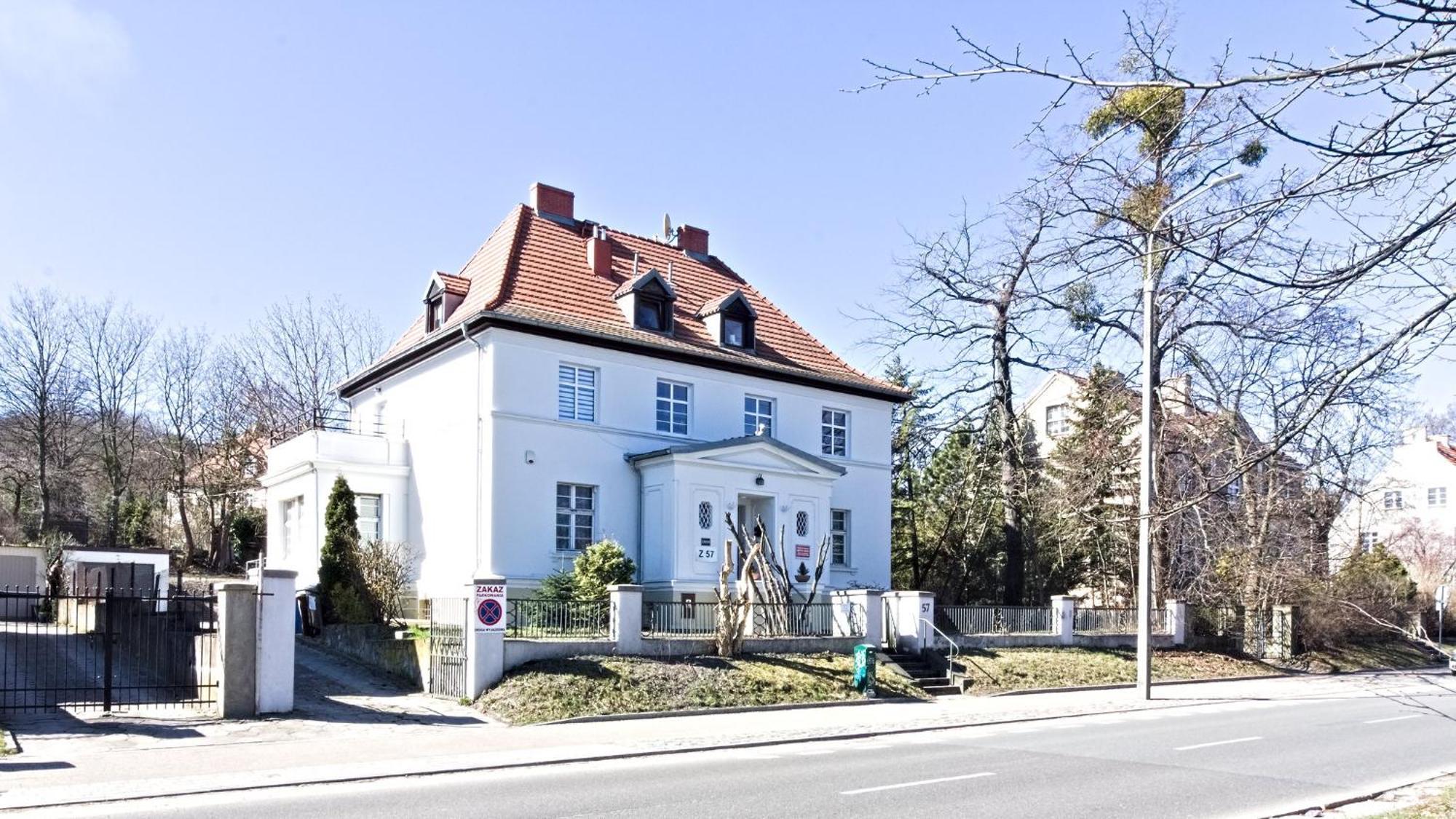 Aparthotel Lc & Z57