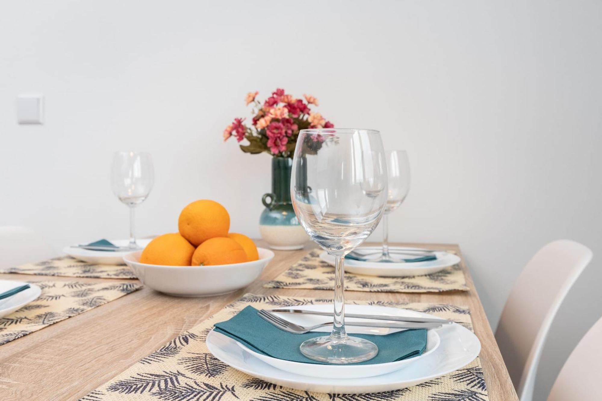 Park De Gaulle Wrzeszcz By Renters Apartment