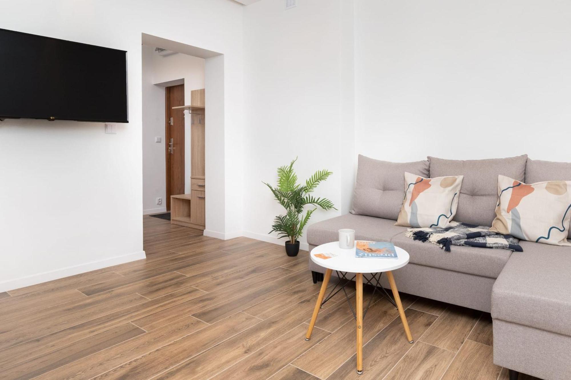 Park De Gaulle Wrzeszcz By Renters Apartment
