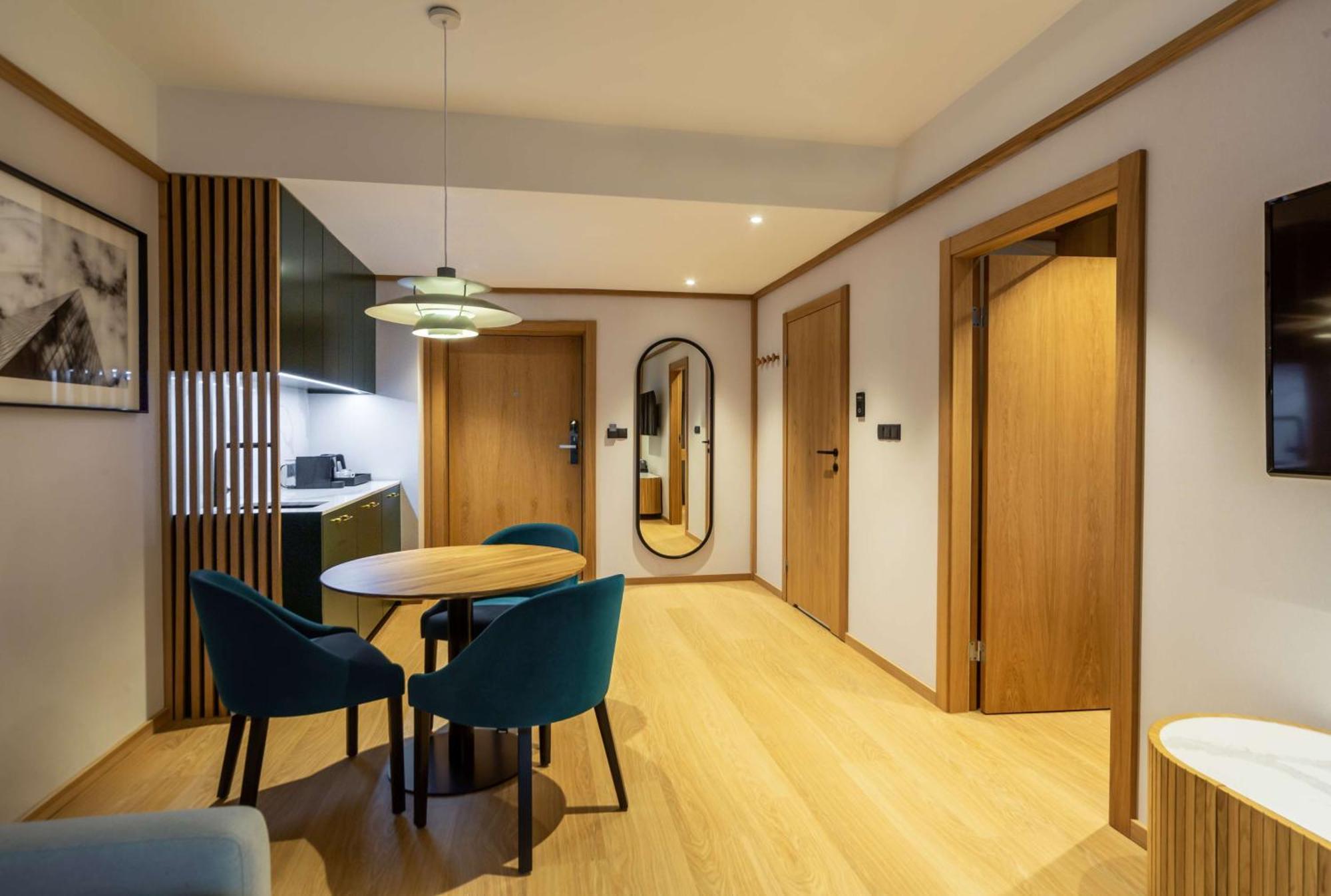Hotel Radisson Hotel&suites, 4*