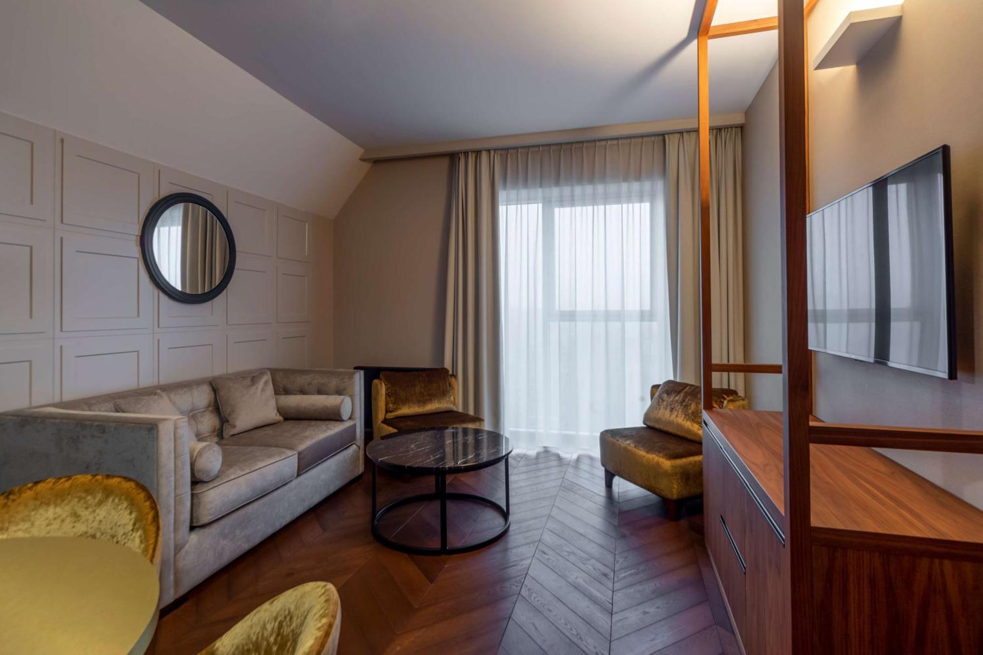 Radisson Hotel&suites, Hotel 4*