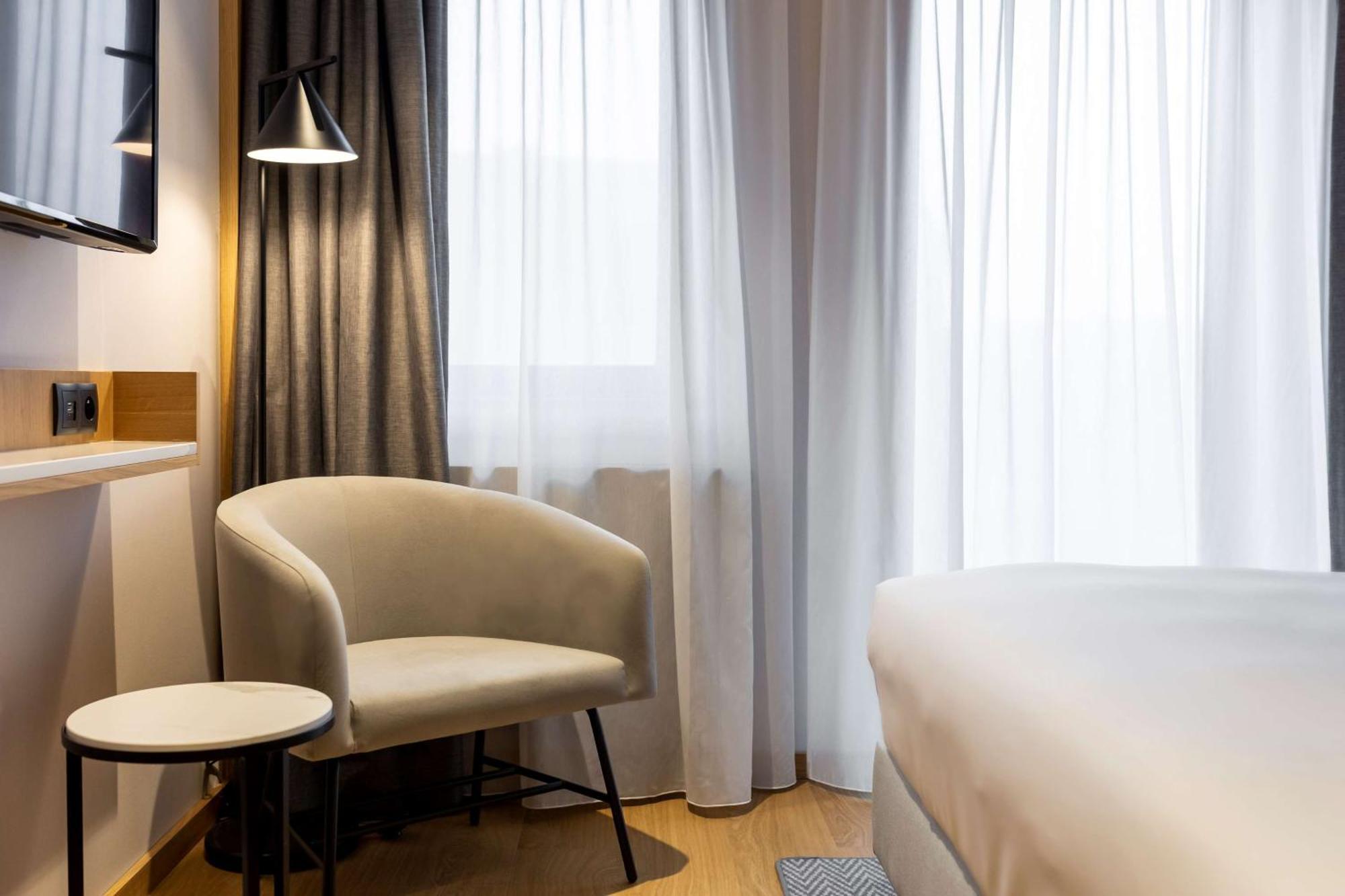 Radisson Hotel&suites, 4*