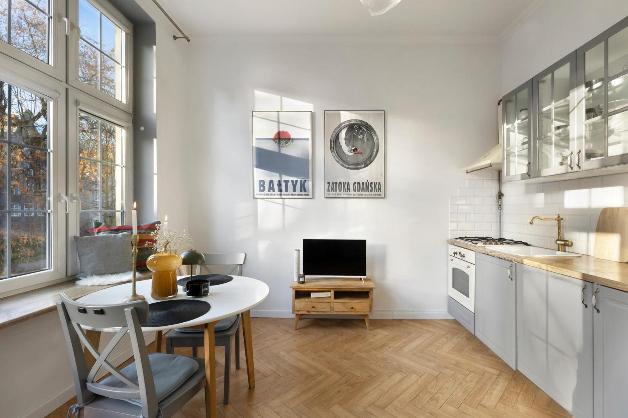 Elite Hamptons Old Town Apartment