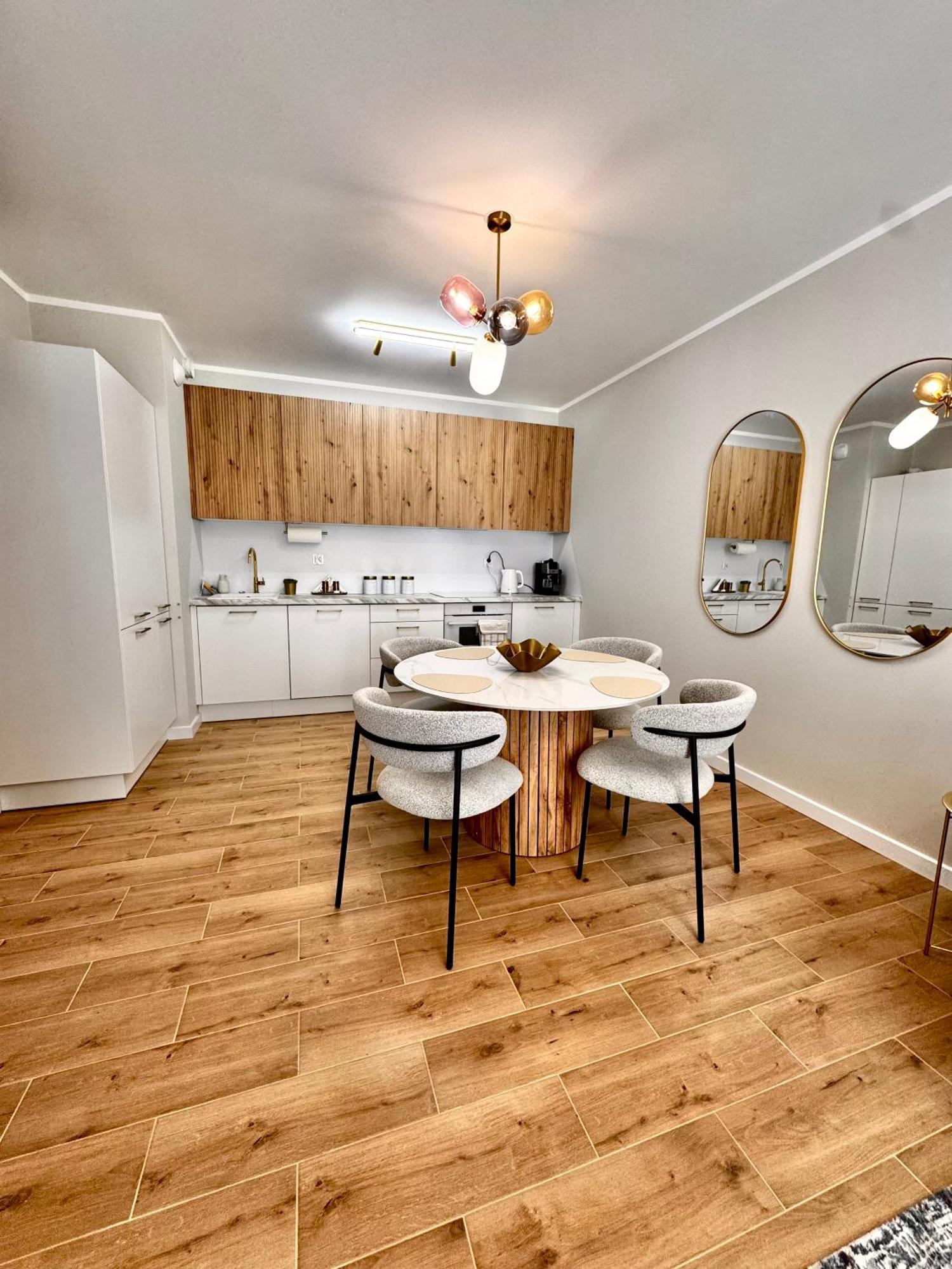 Zurawie Apartment *