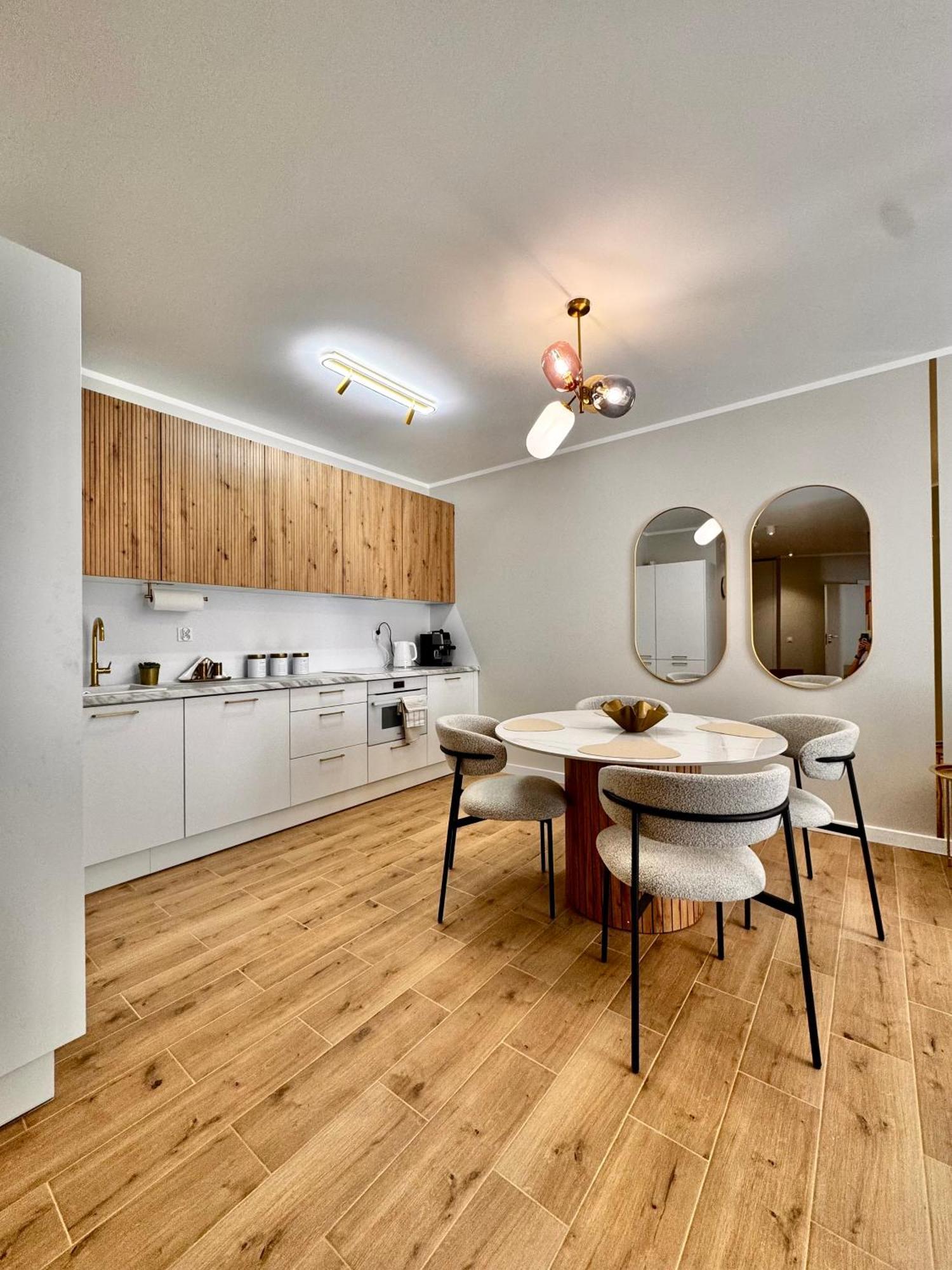 Zurawie Apartment *