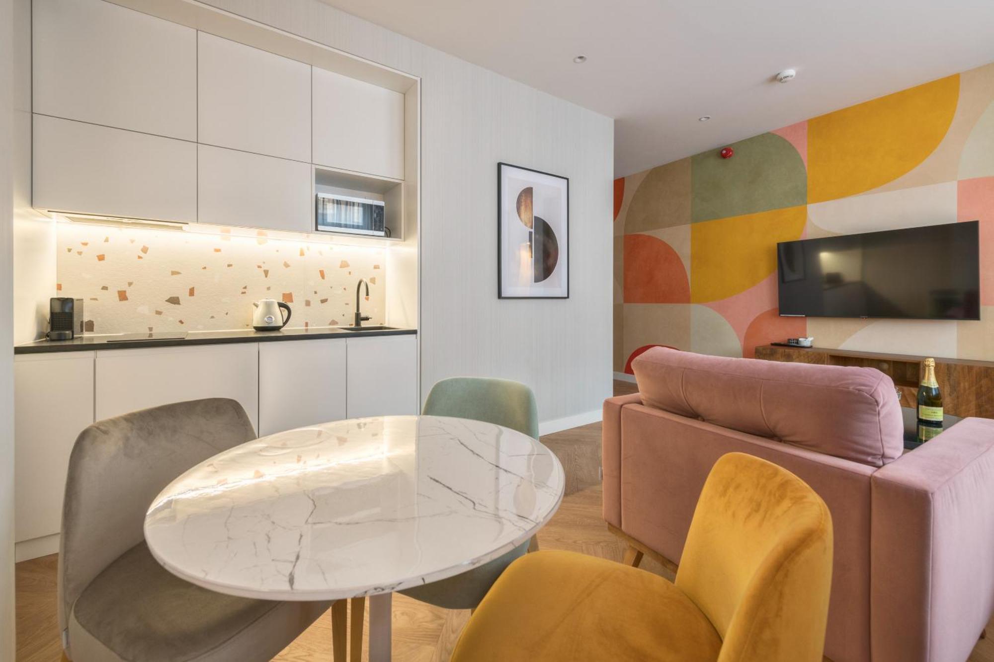 Retro Boutique By Northside Apartment