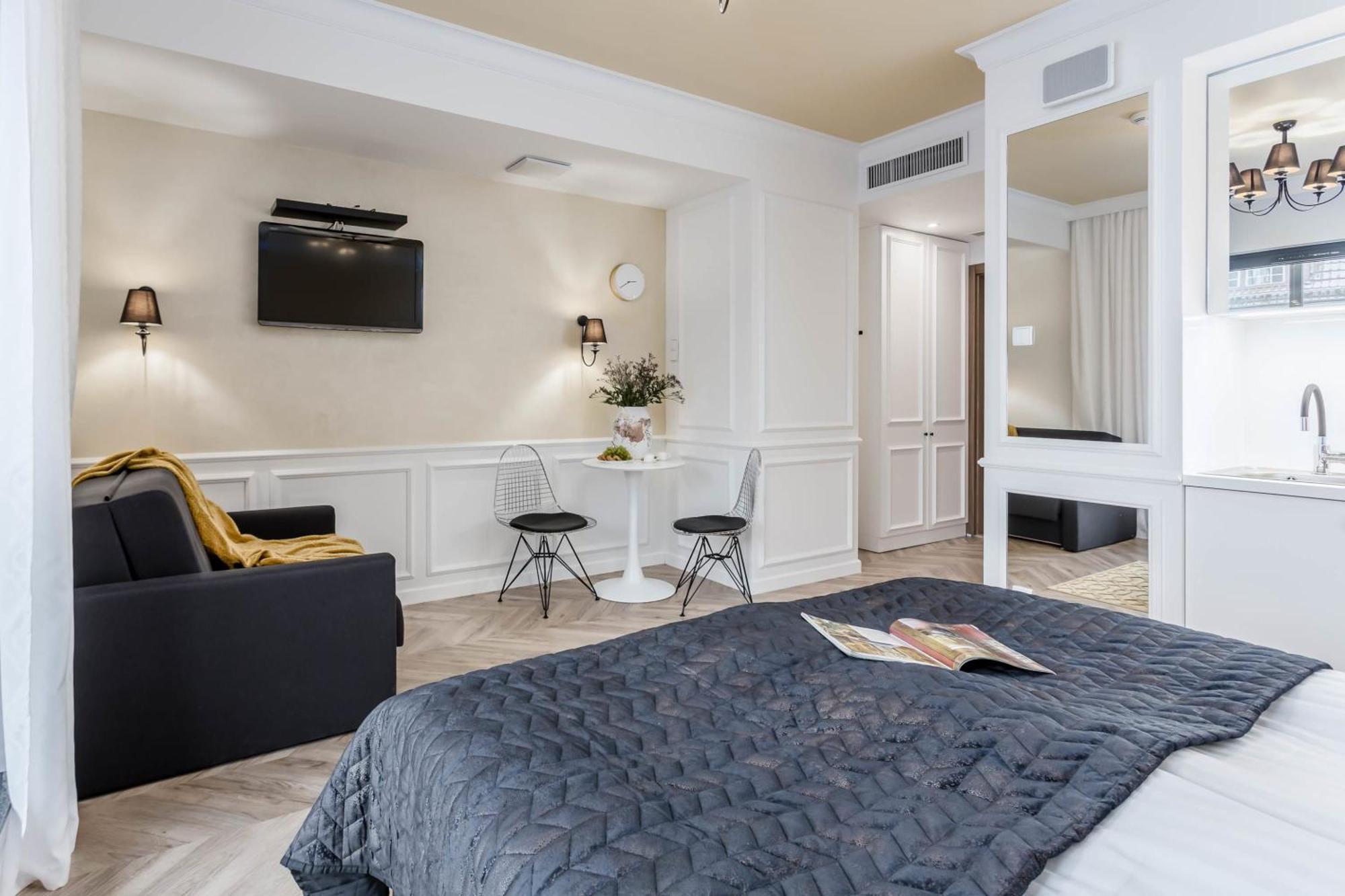 Apartment Deo Plaza - Old Town By Rent Like *