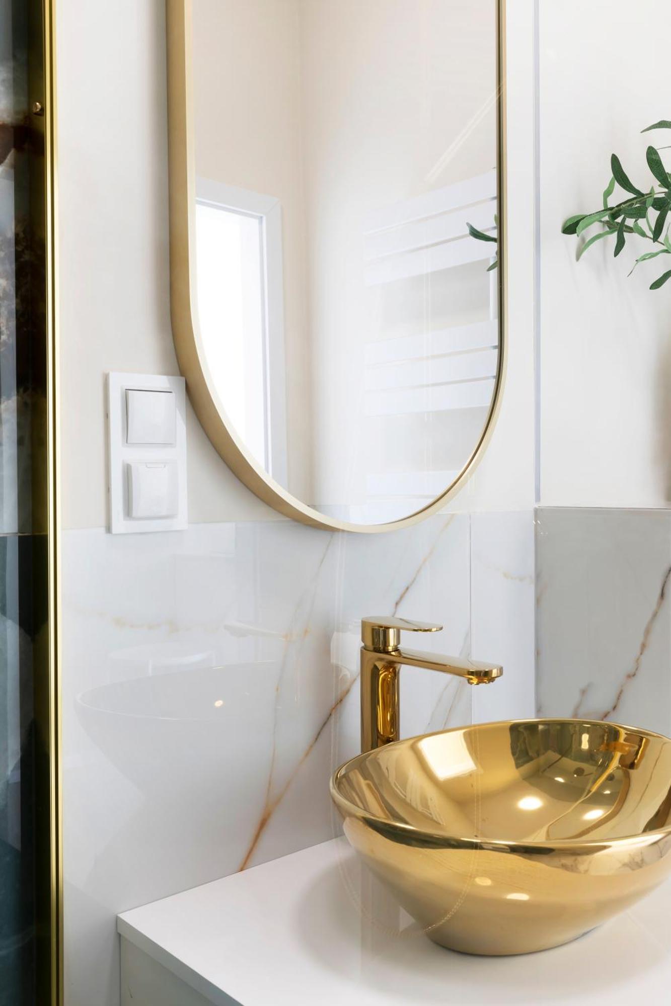 Golden - Premium At Old Town Apartment
