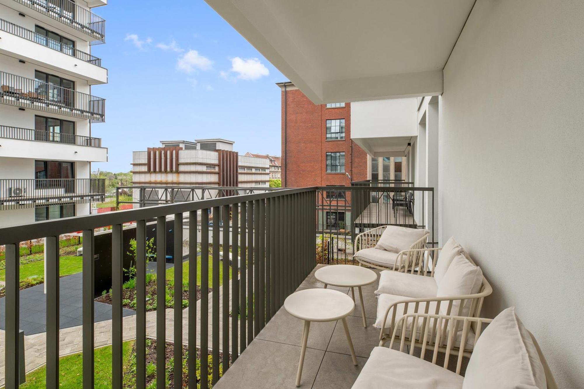 Doki Living - Foodhall & Parking By Downtown