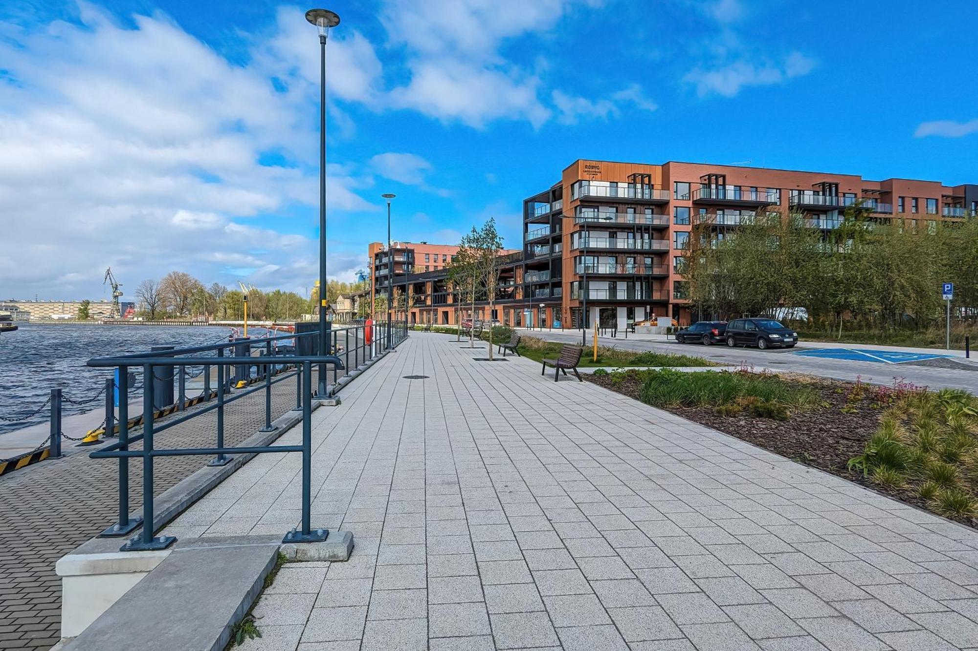 Elegant In With Sauna, Gym And Parking By Renters Apartment *