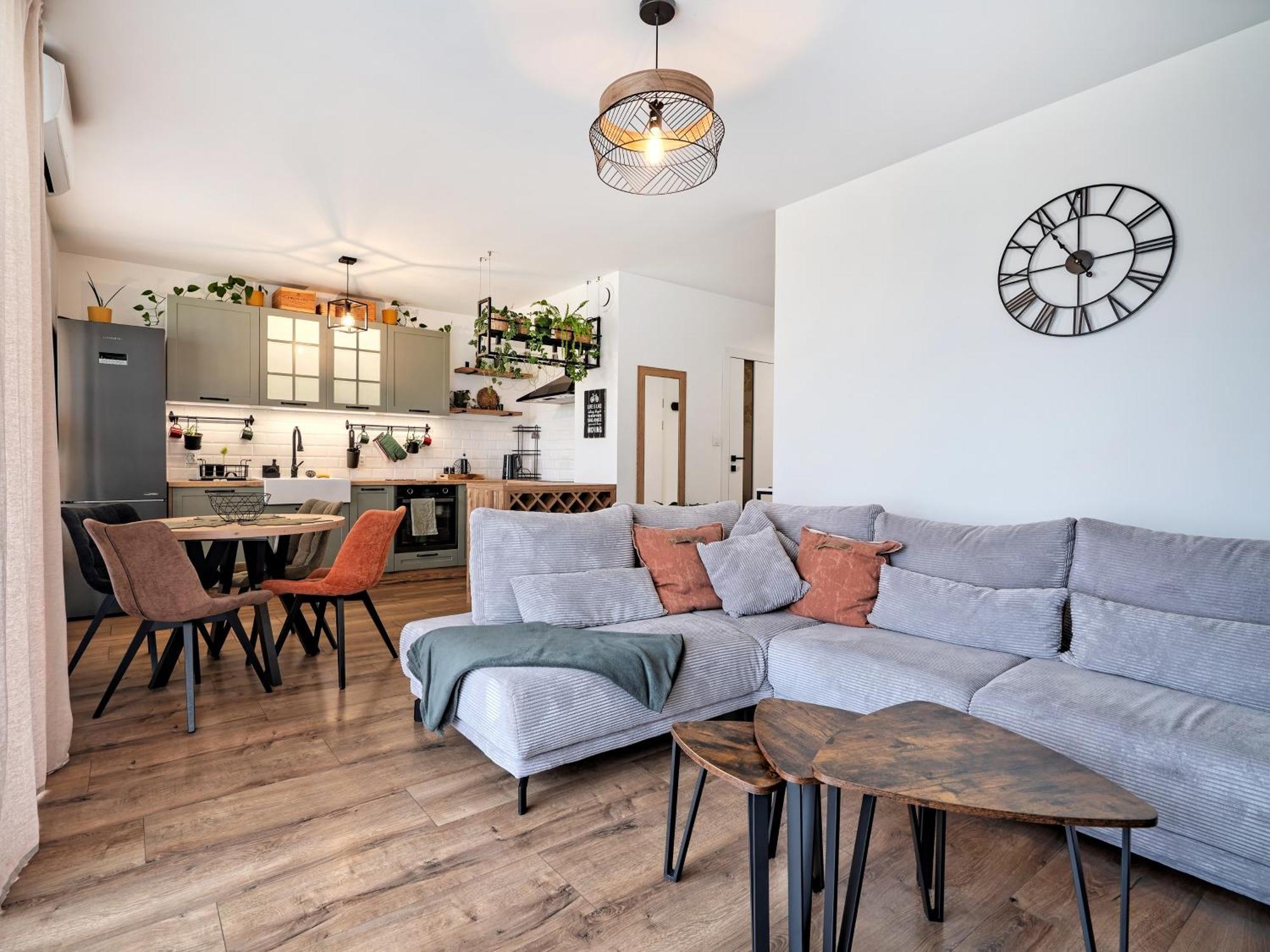Apartment - Parking, Terrace & Garden - By Rentujemy