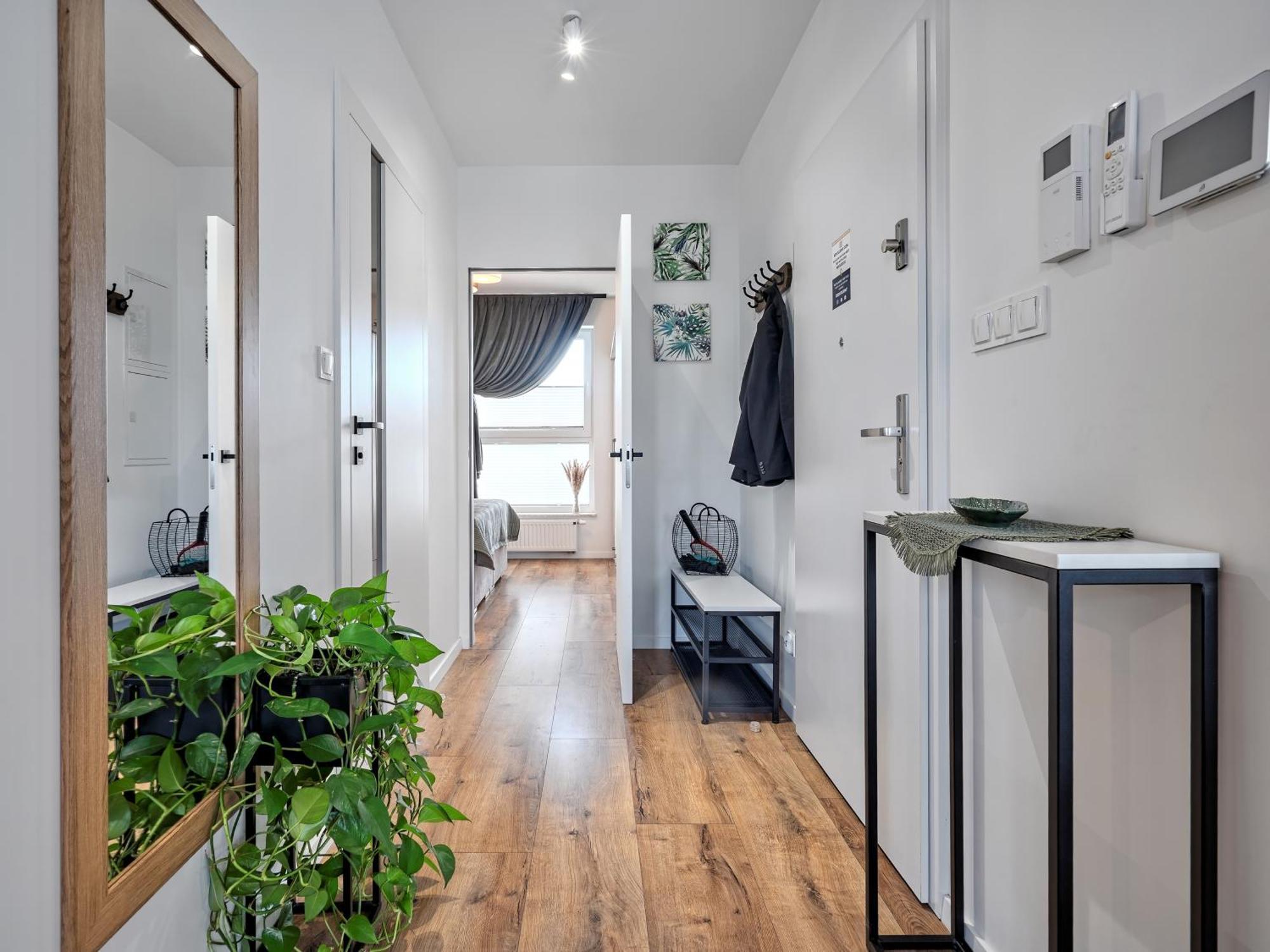 Apartment - Parking, Terrace & Garden - By Rentujemy *