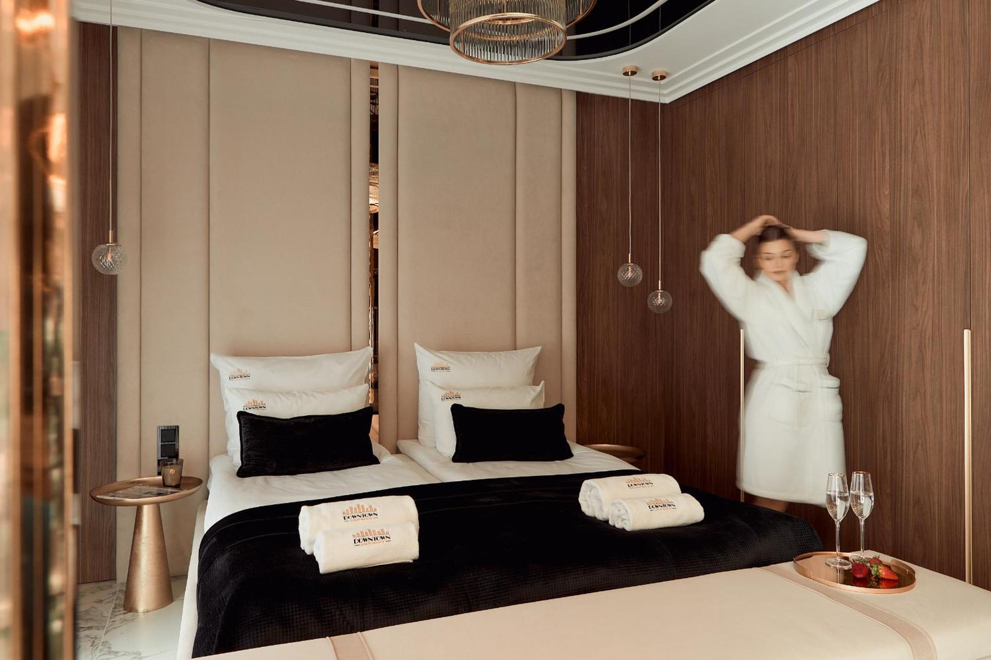 High Granaria Champagne & Marble By Downtown