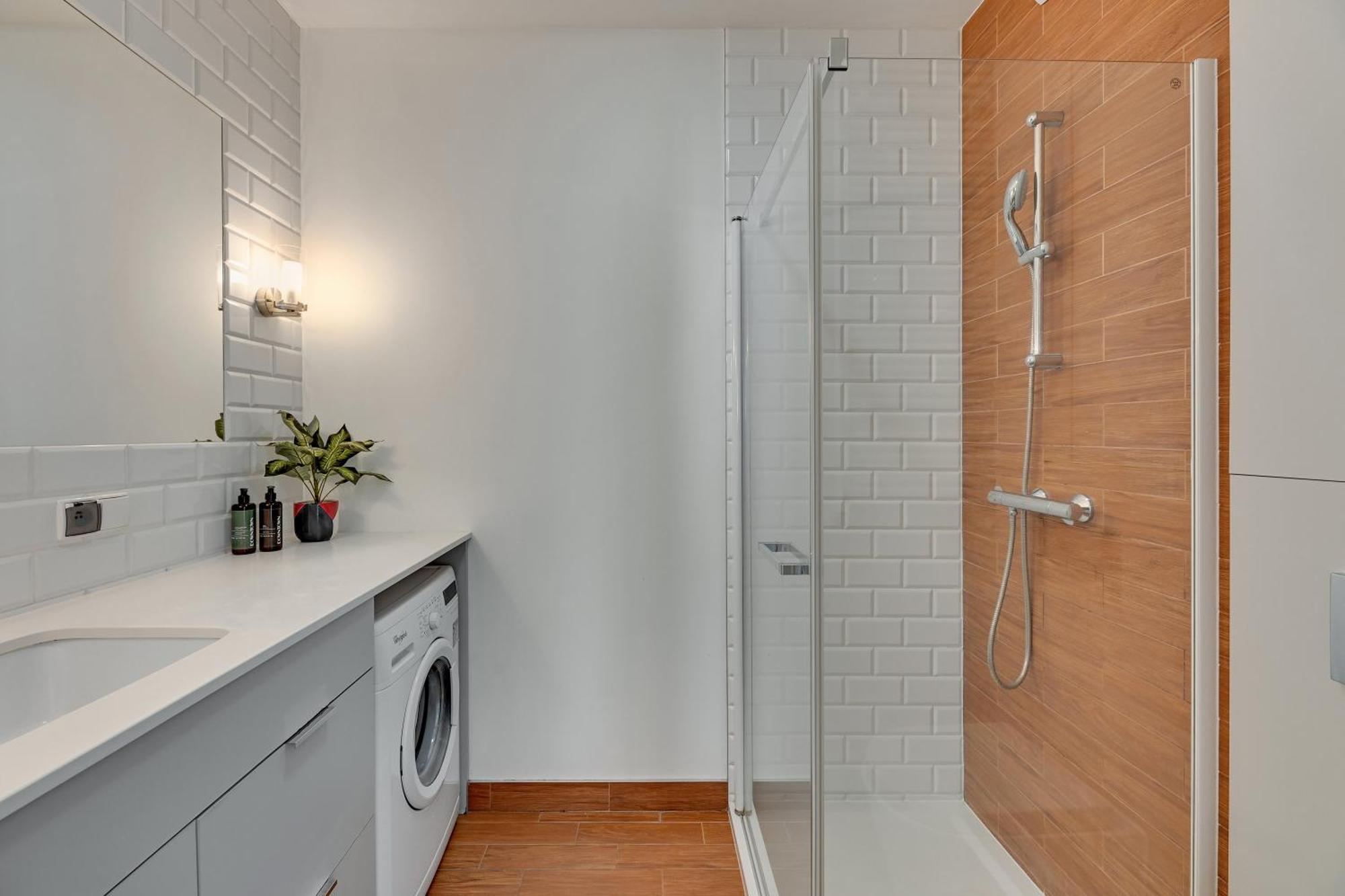 Leilighet Nowa Motlawa Spa, Pool, Gym & Parking By Downtown *