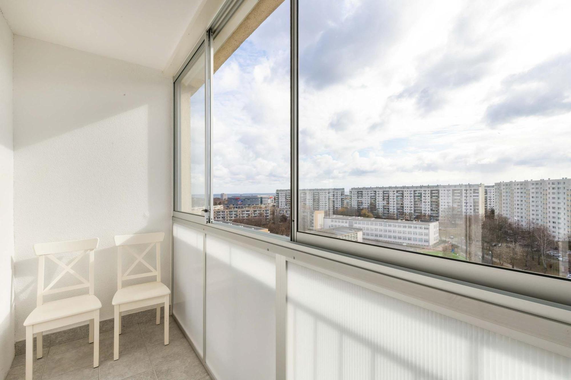 Family With 3 Bedrooms And Balcony By Renters