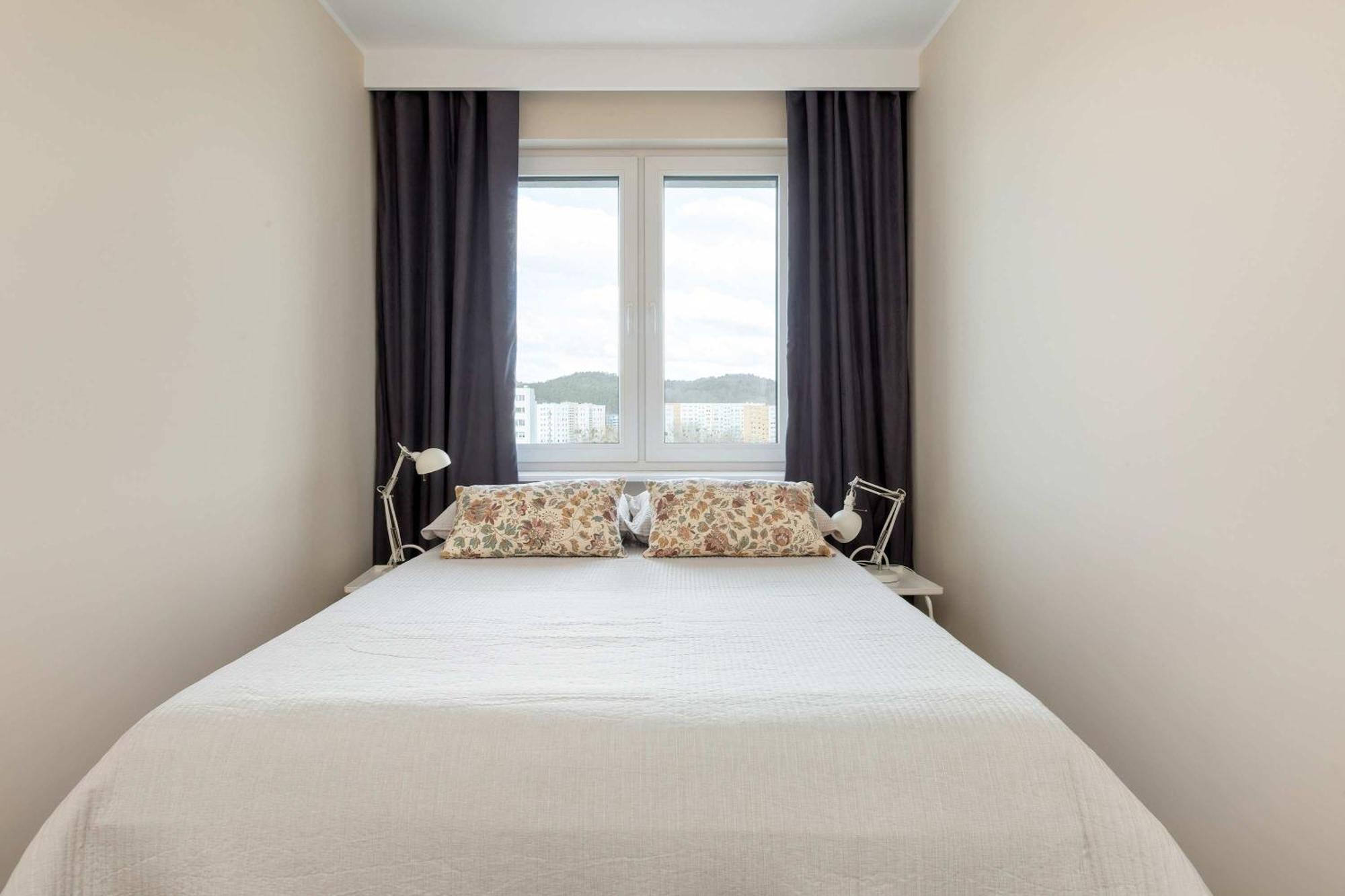 Apartment Family With 3 Bedrooms And Balcony By Renters *