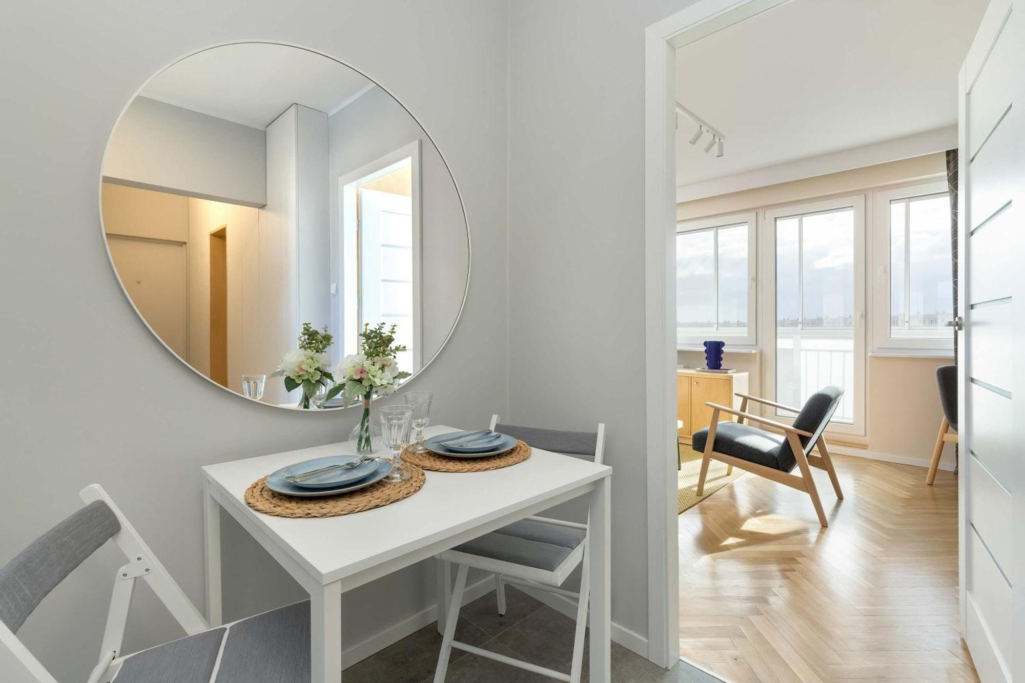 Family With 3 Bedrooms And Balcony By Renters