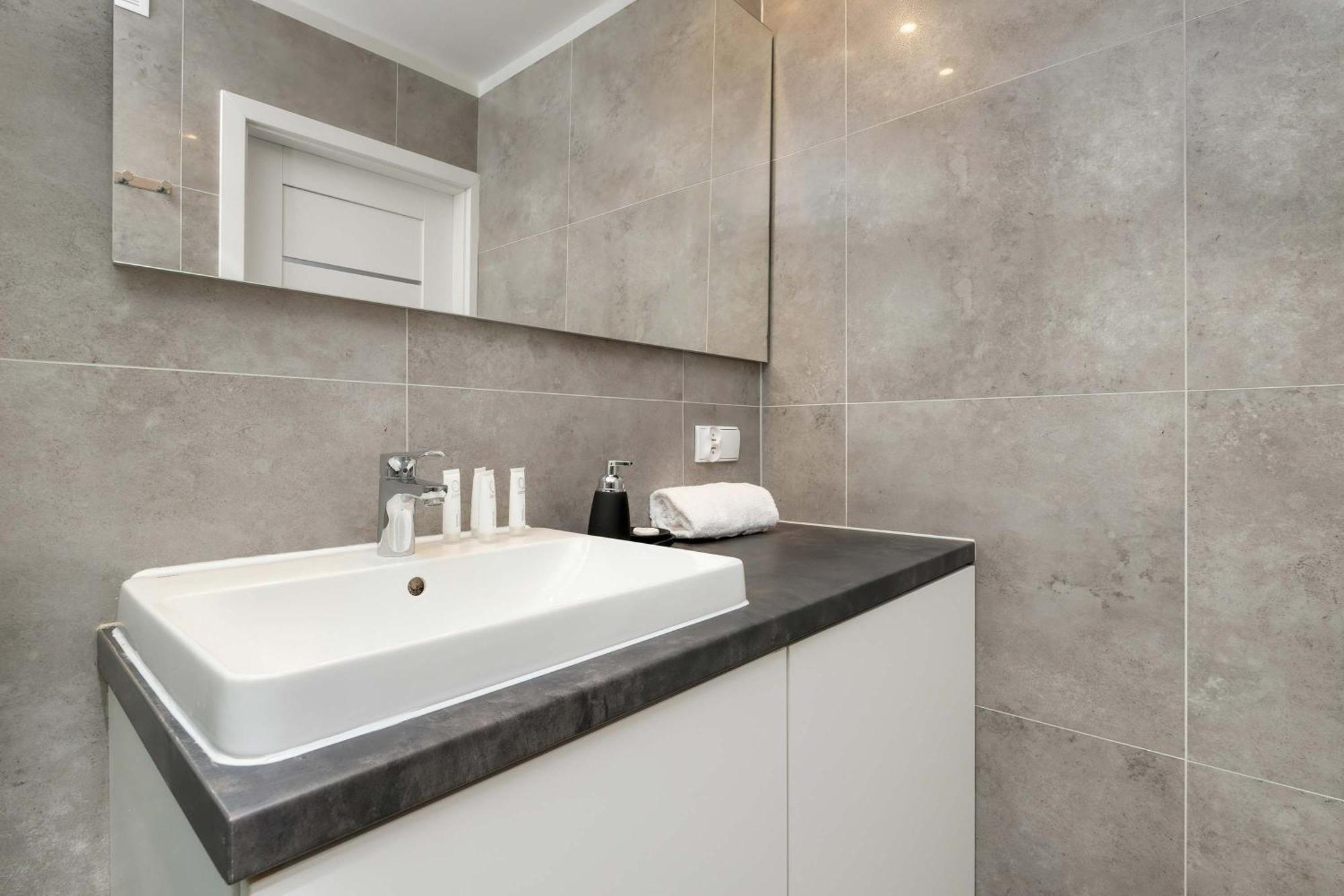 Apartment Family With 3 Bedrooms And Balcony By Renters