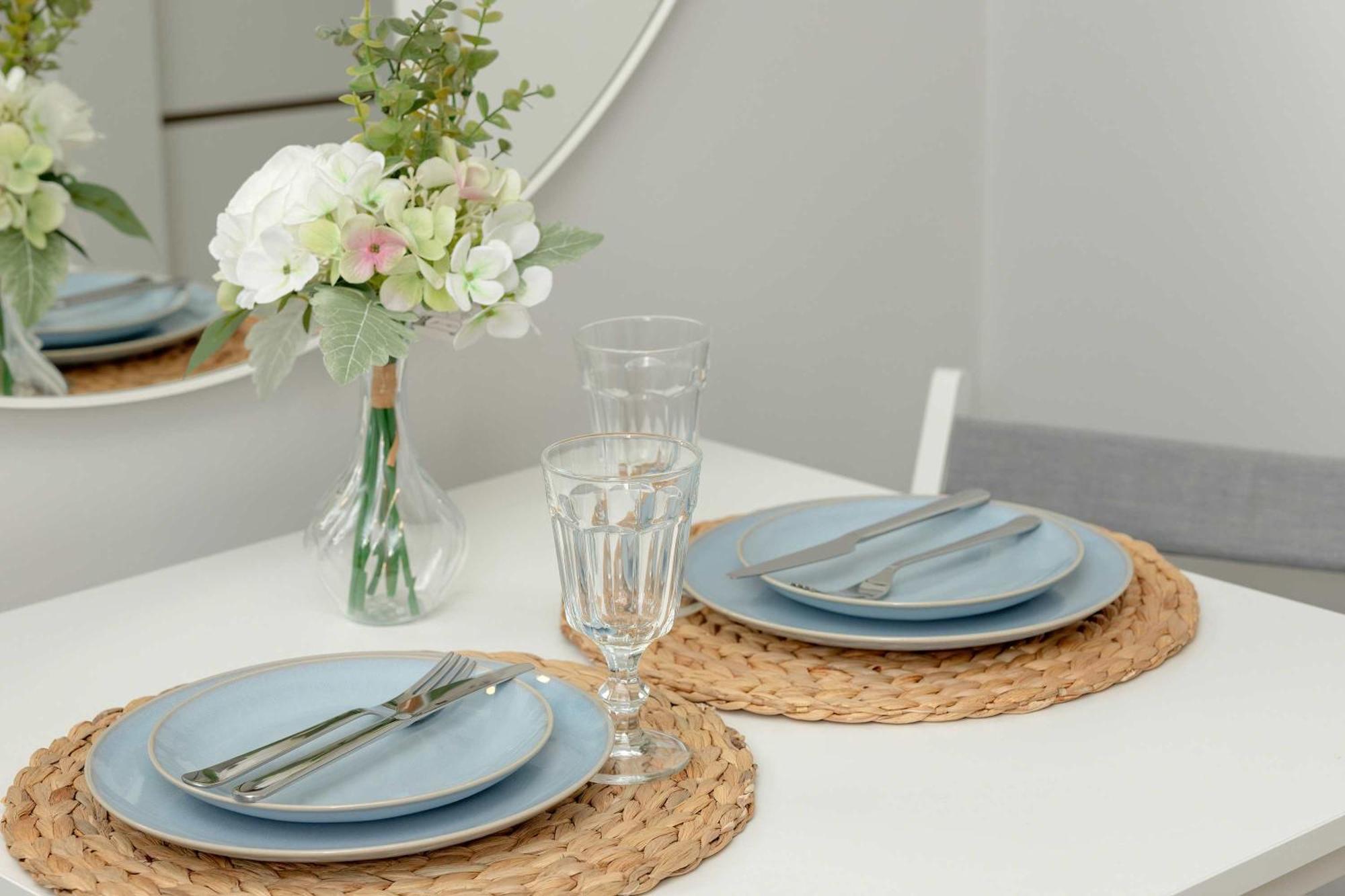 Family With 3 Bedrooms And Balcony By Renters Apartment