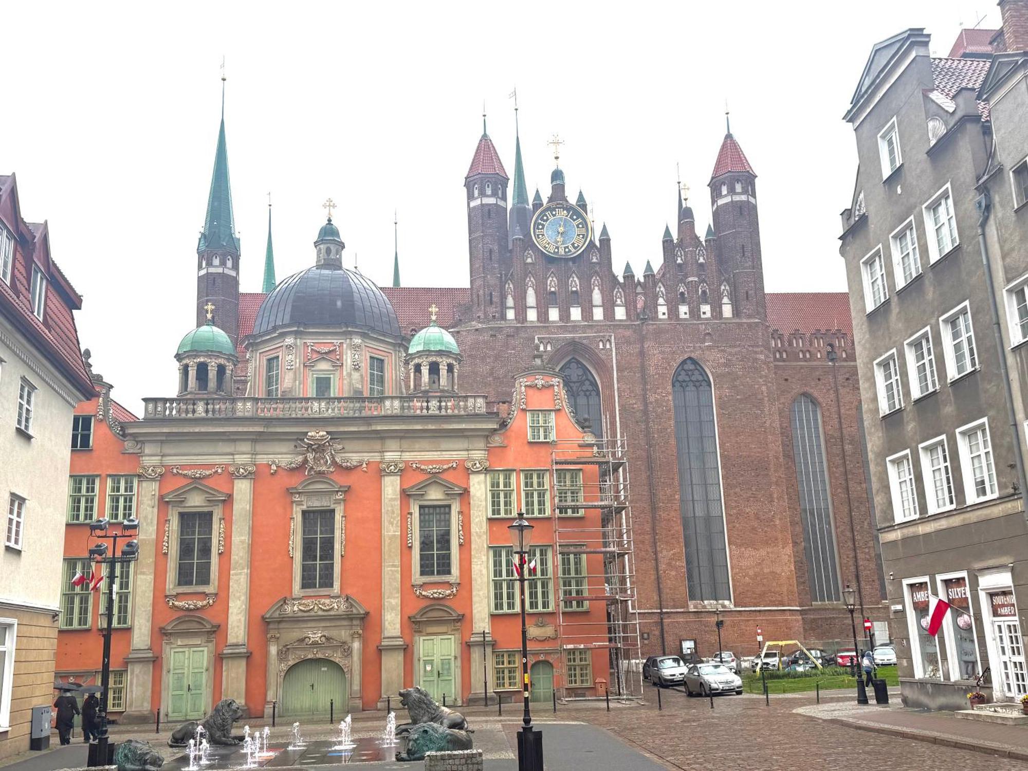Starogdański 6 *