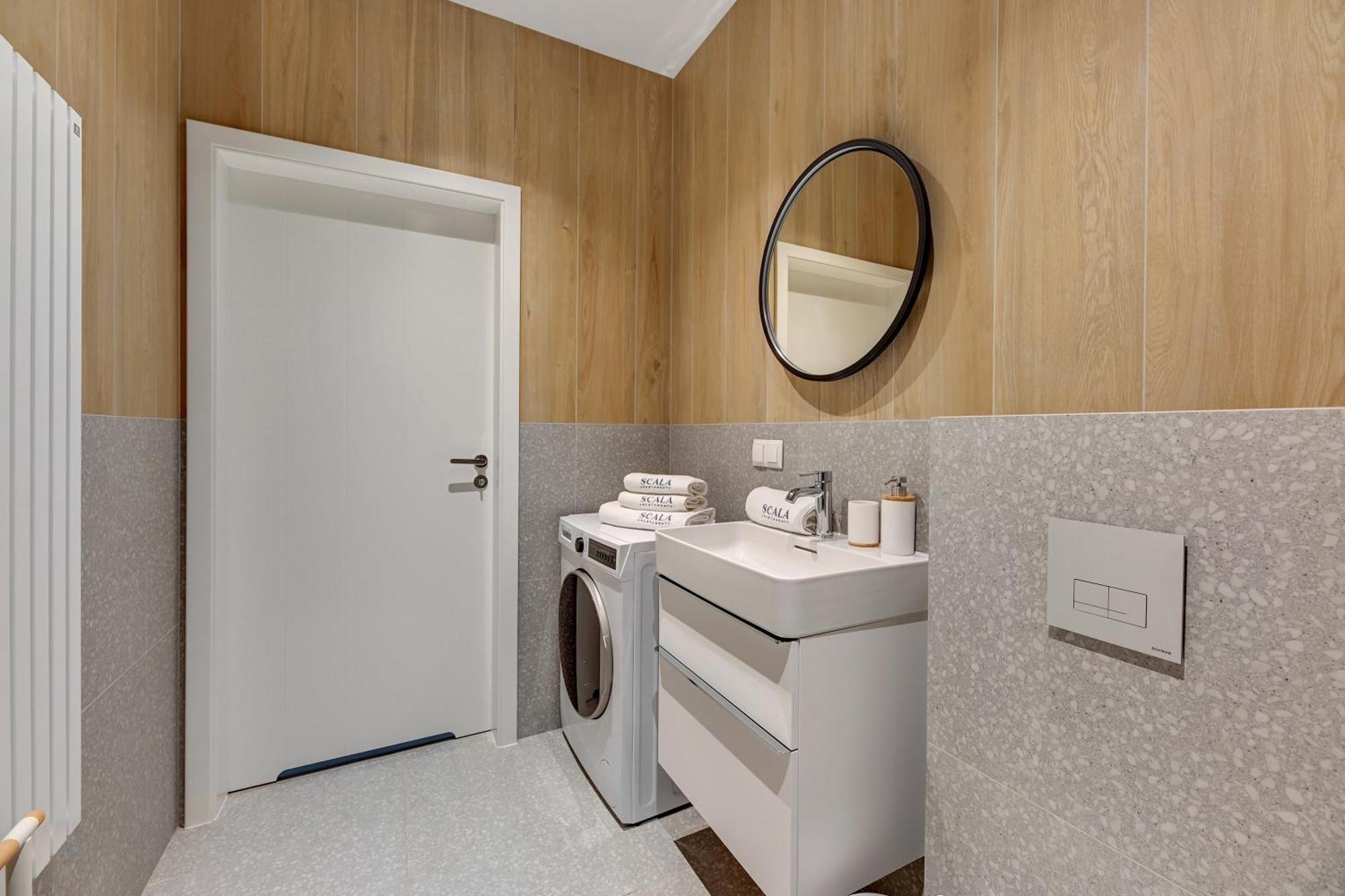 Scala 60ca Center & By Lion Apartment *