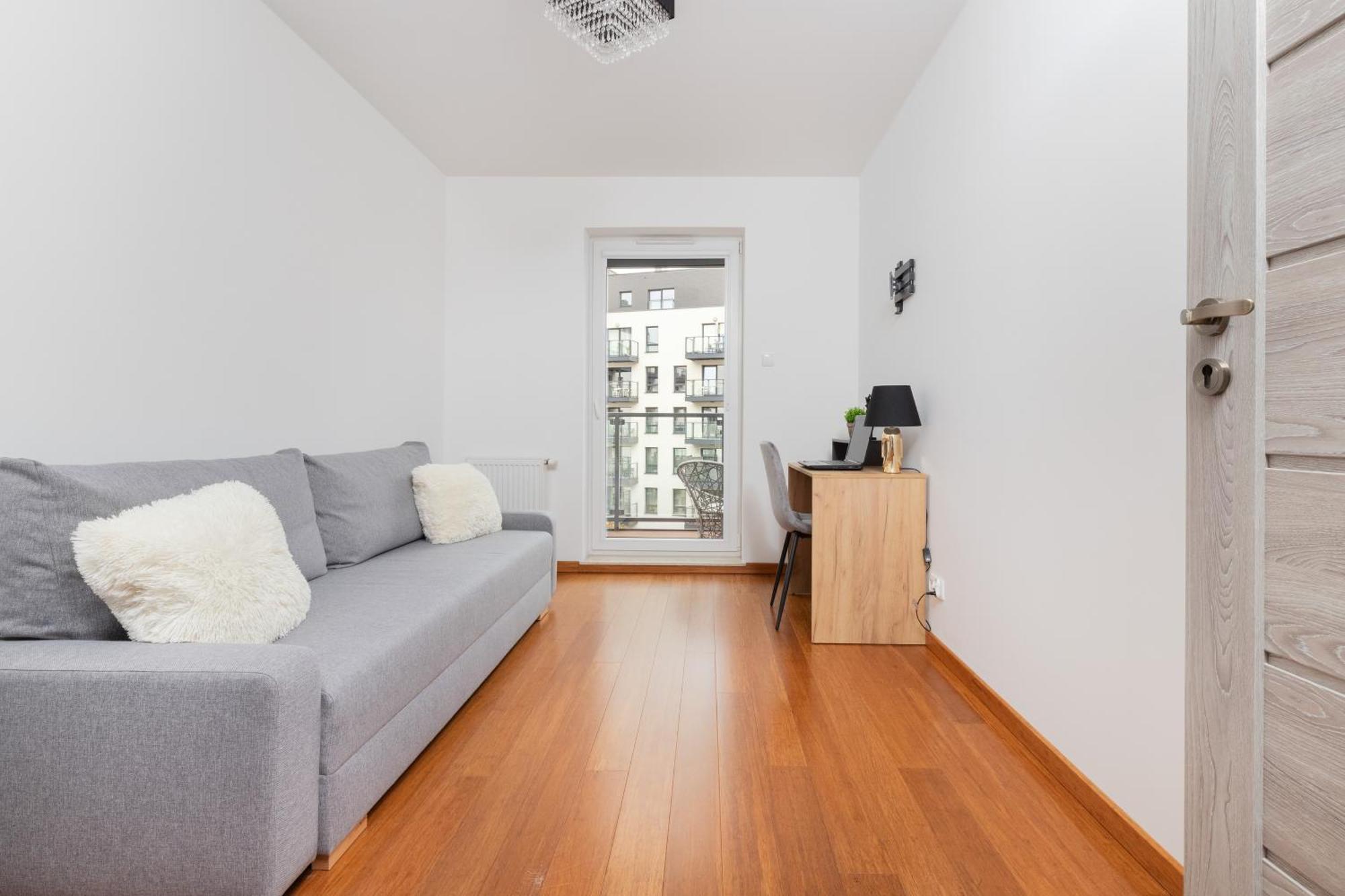 Flatbook Old Town - Stylish 2-bedroom With Parking *