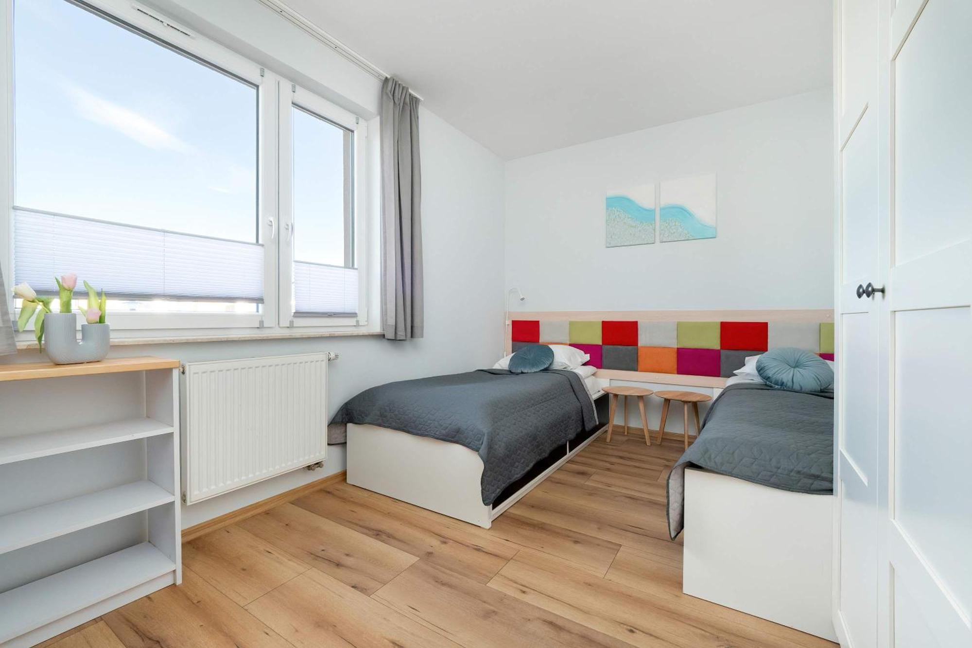 Spacious Two-bedroom With 2 Parking Spaces By Renters Apartment *