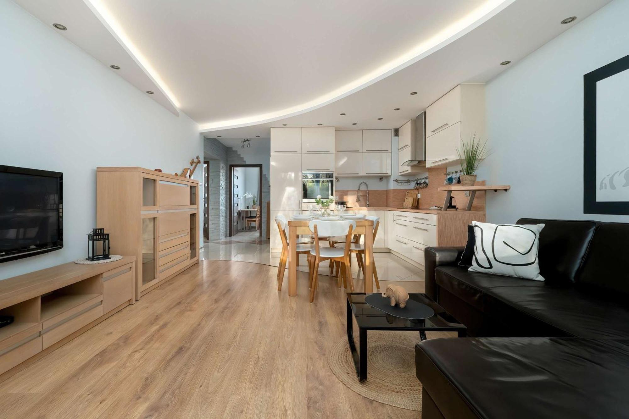 Spacious Two-bedroom With 2 Parking Spaces By Renters Gdansk