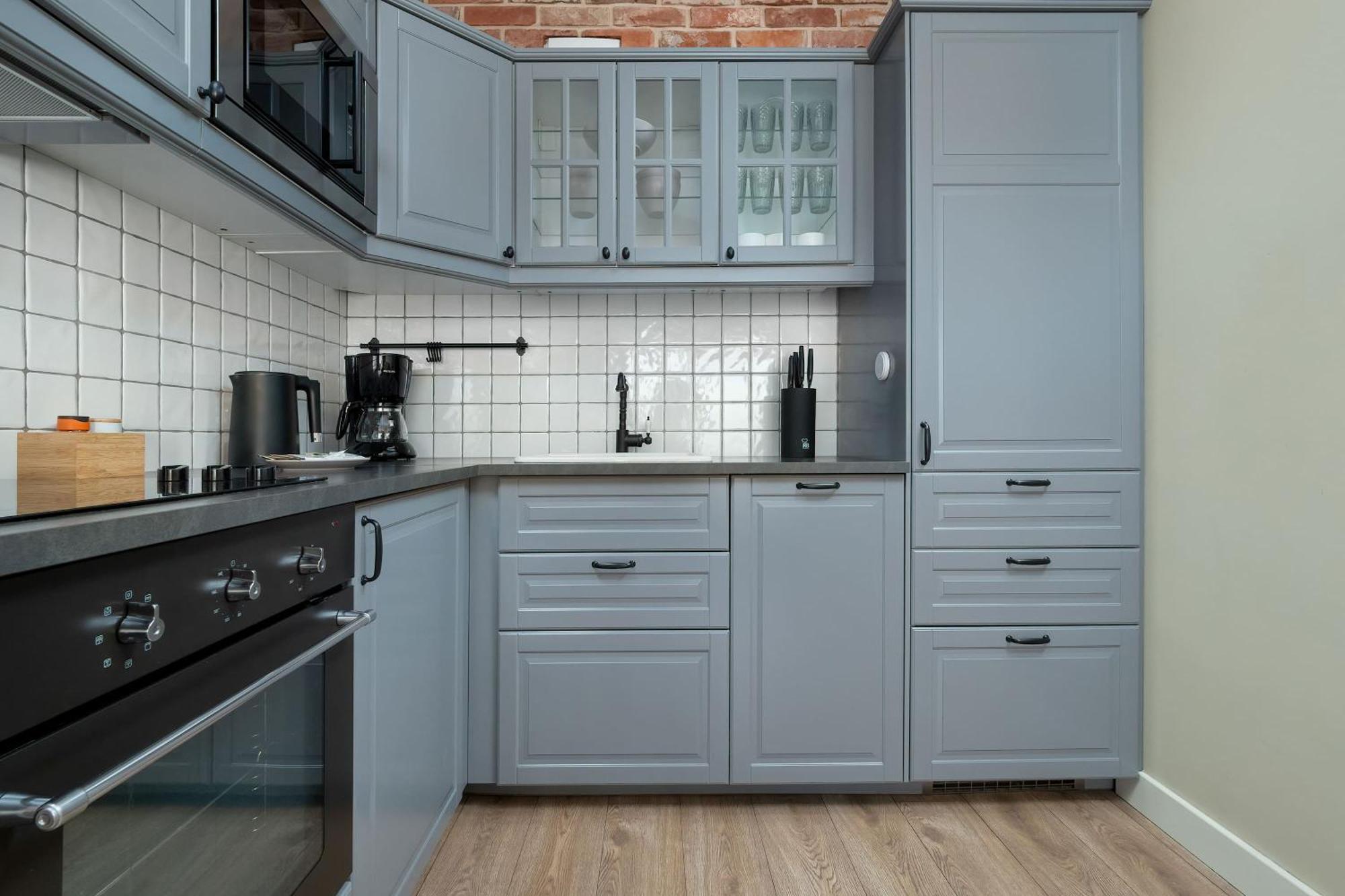 Stylish With Balcony & Parking Old Town By Renters Apartment