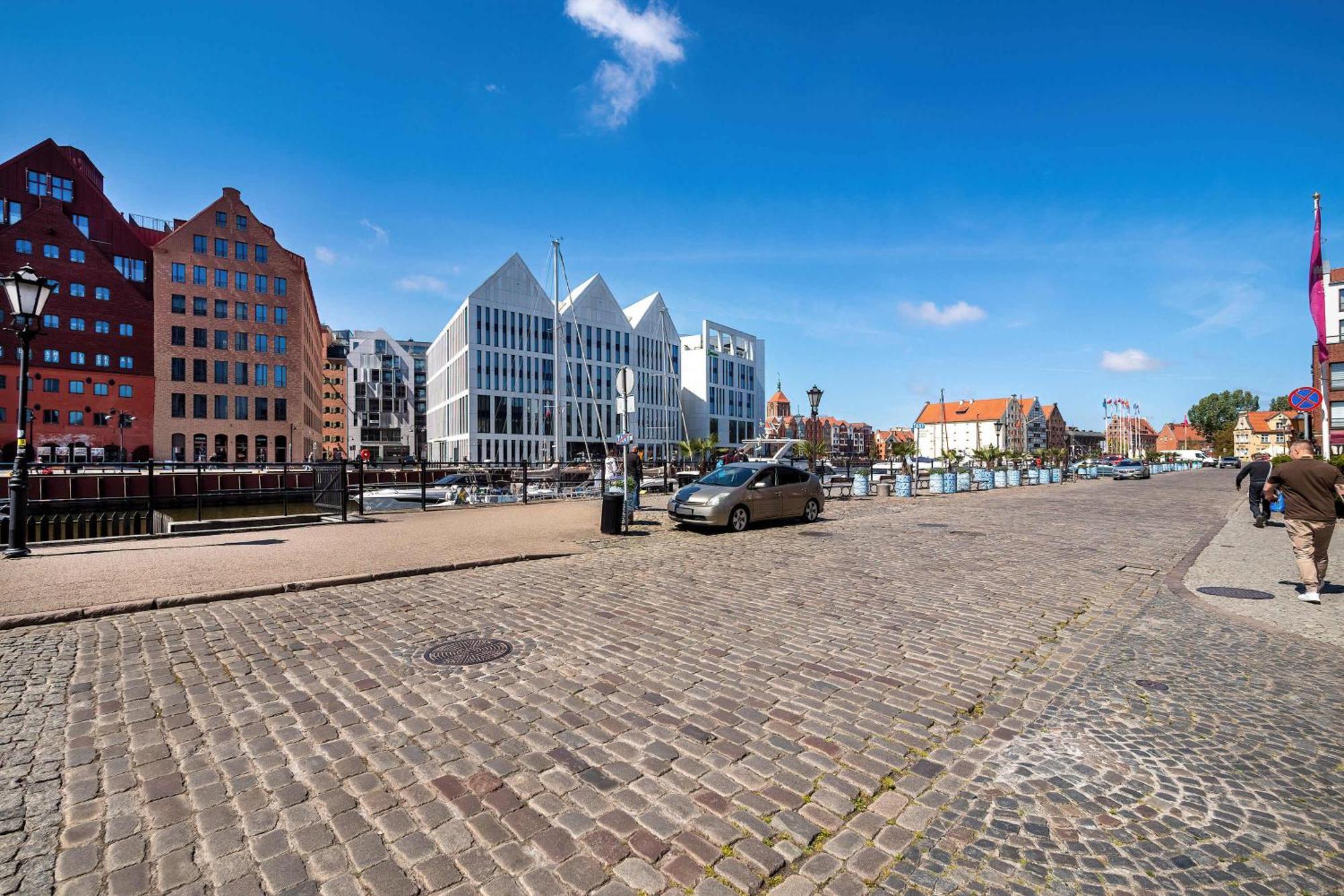 Stylish With Balcony & Parking Old Town By Renters Apartment Gdansk