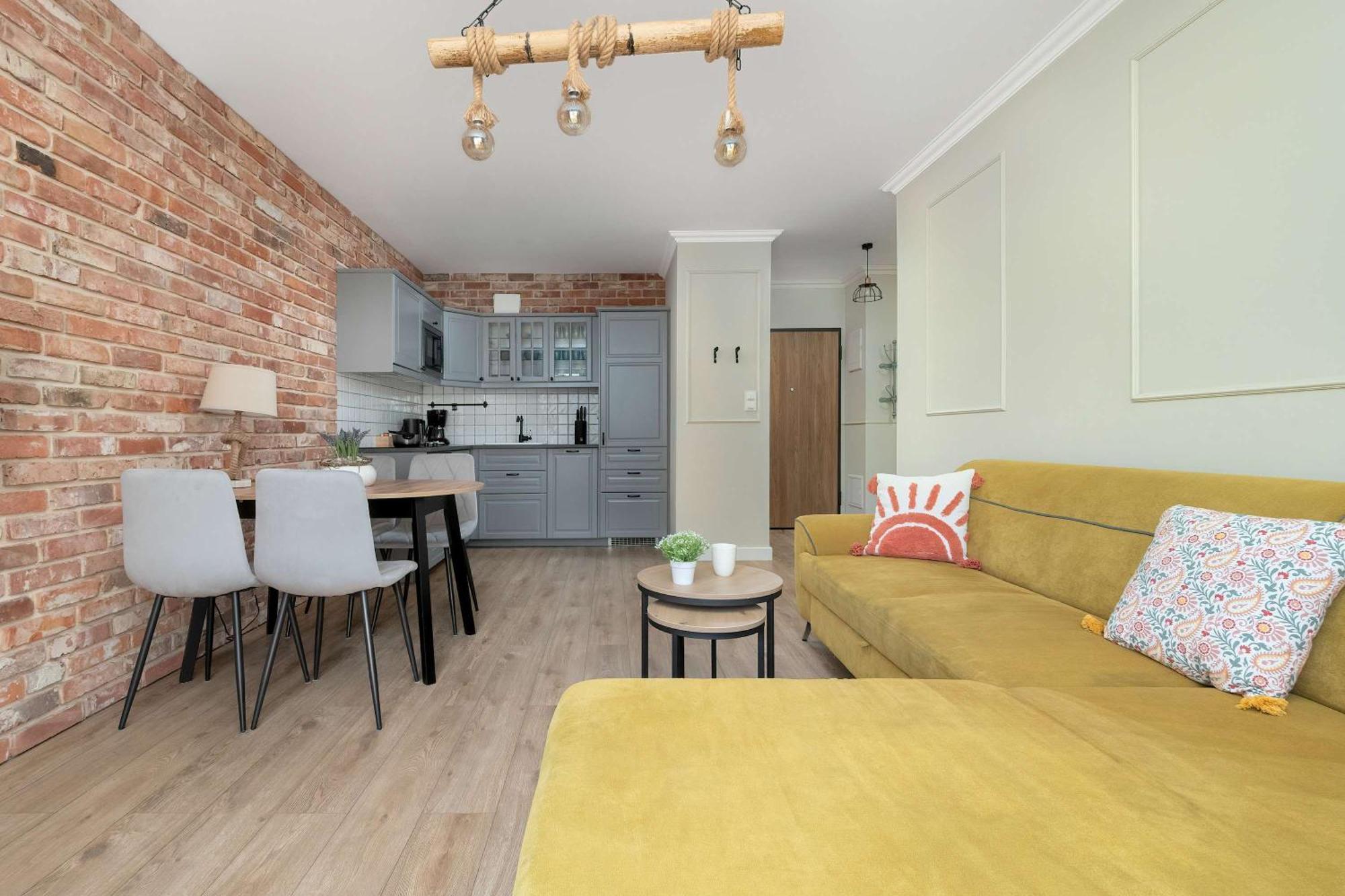 Stylish With Balcony & Parking Old Town By Renters Apartment Gdansk