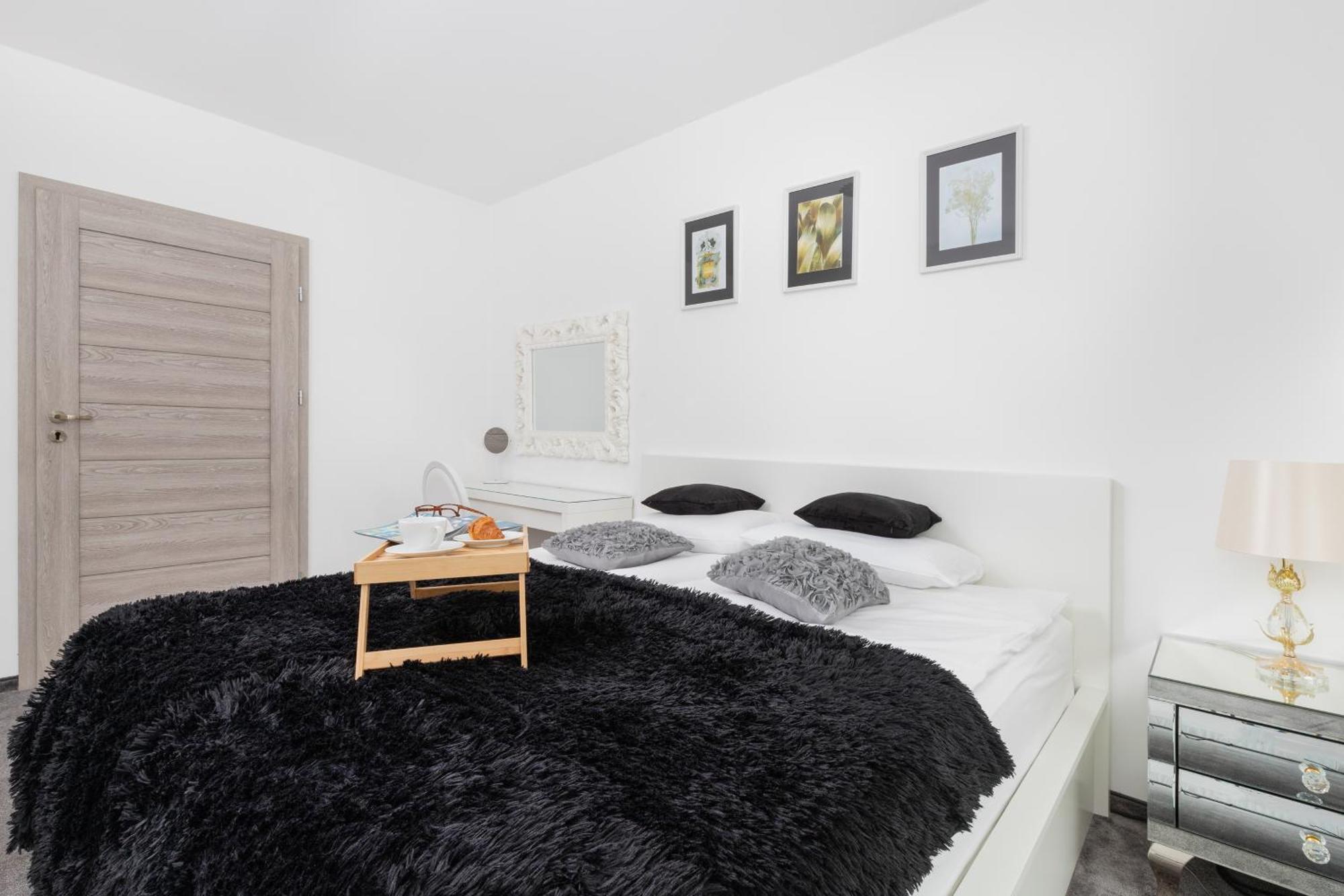 Apartment Flatbook Old Town - Stylish 2-bedroom With Parking *