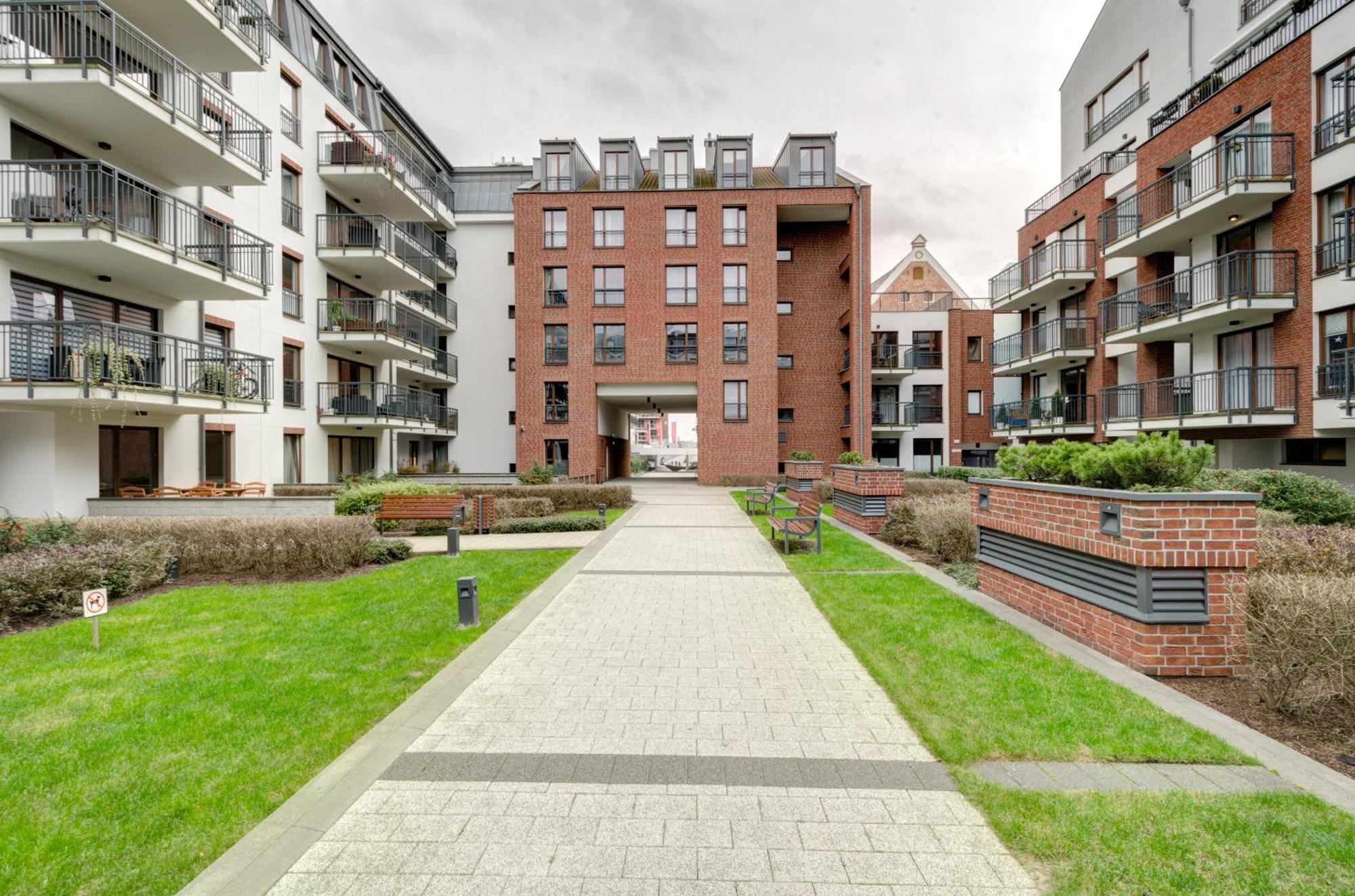 Old Town Szafarnia & By Renters Apartment