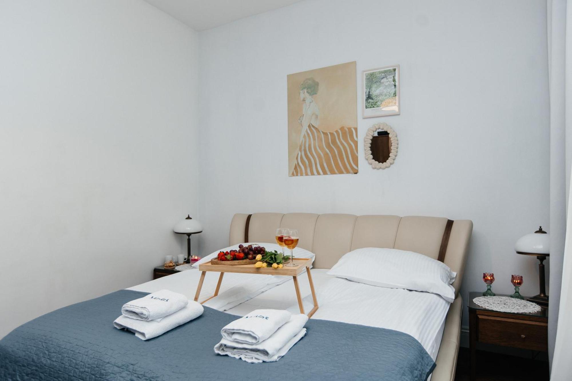 Maya's Flats & 31 - Z Dwiema Sypialniami Two Bedrooms Ogarna Str Old Town Căn hộ