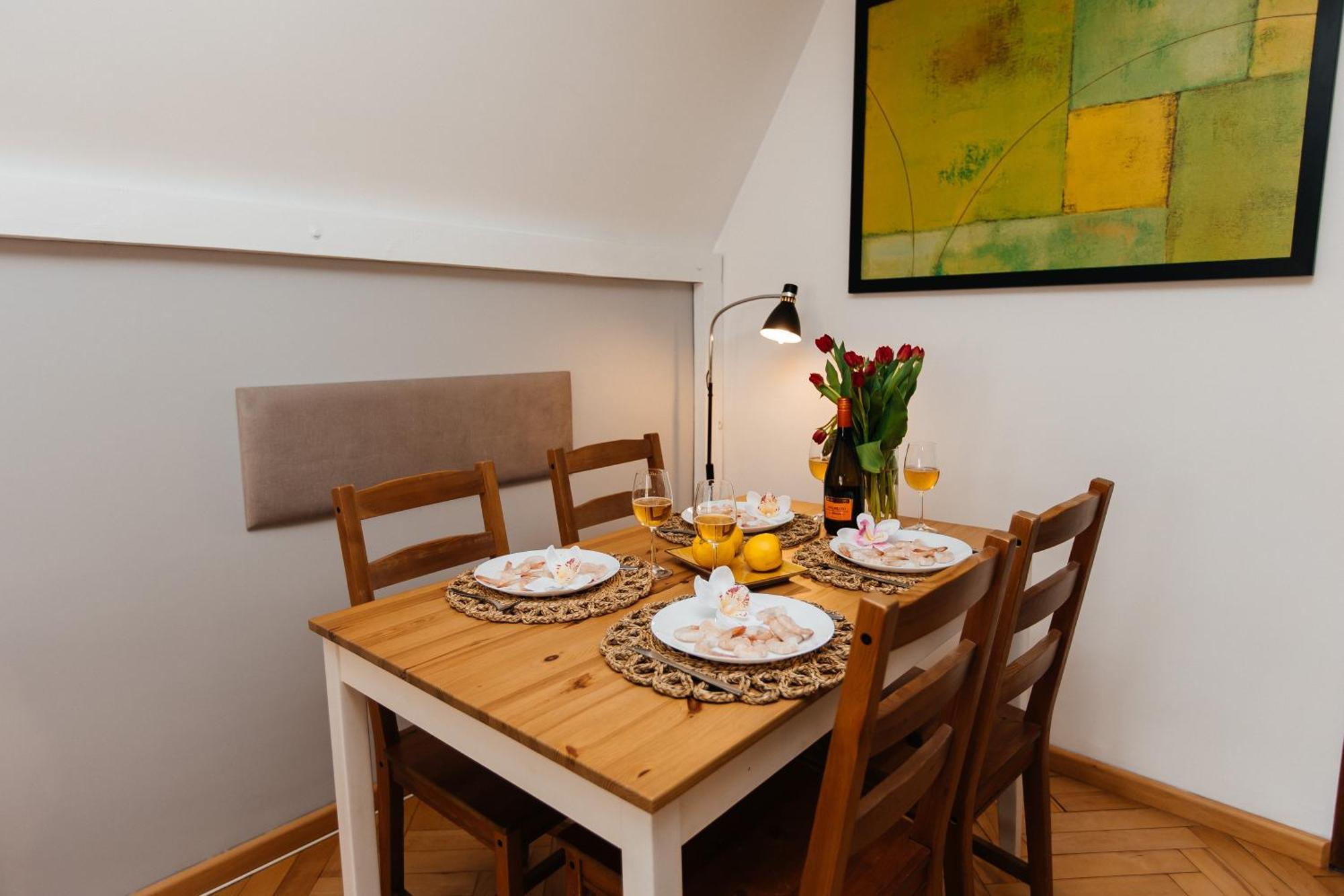 Maya's Flats & 23 Attic - Ogarna Old Town Apartment *