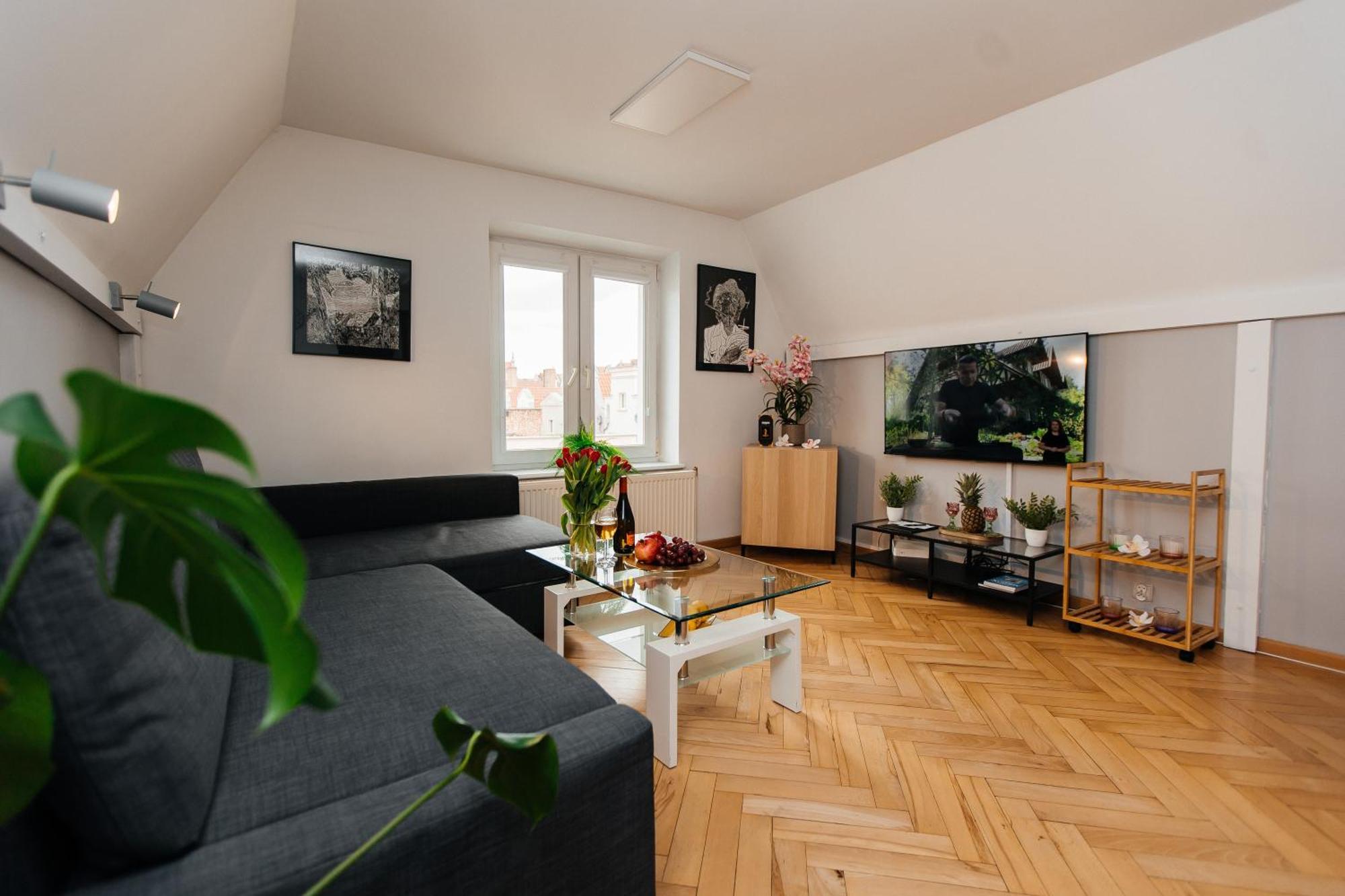 Maya's Flats & 23 Attic - Ogarna Old Town Apartment Gdansk