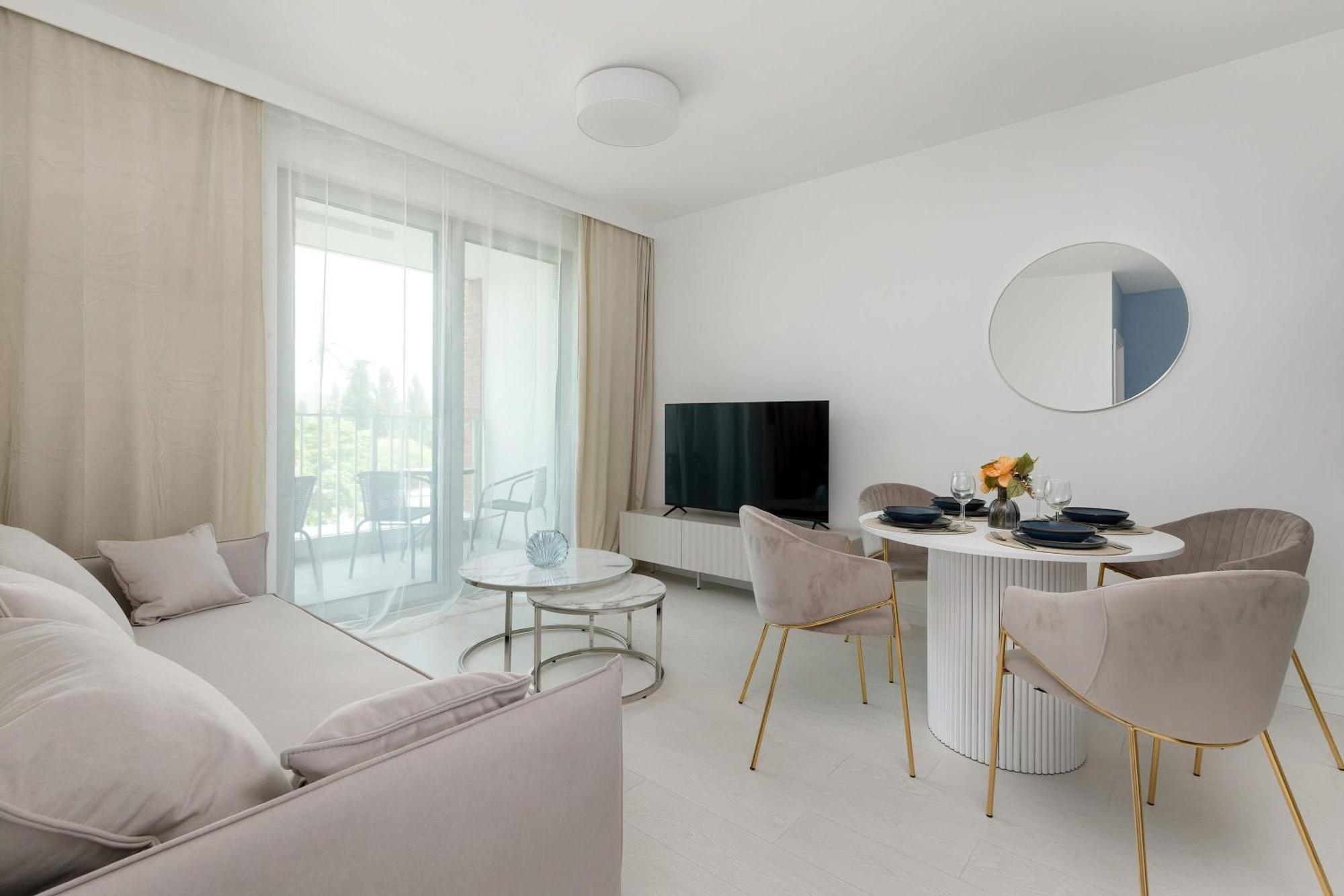 Modern Popieluszki 2c With Parking In The Center Of By Renters Apartment *