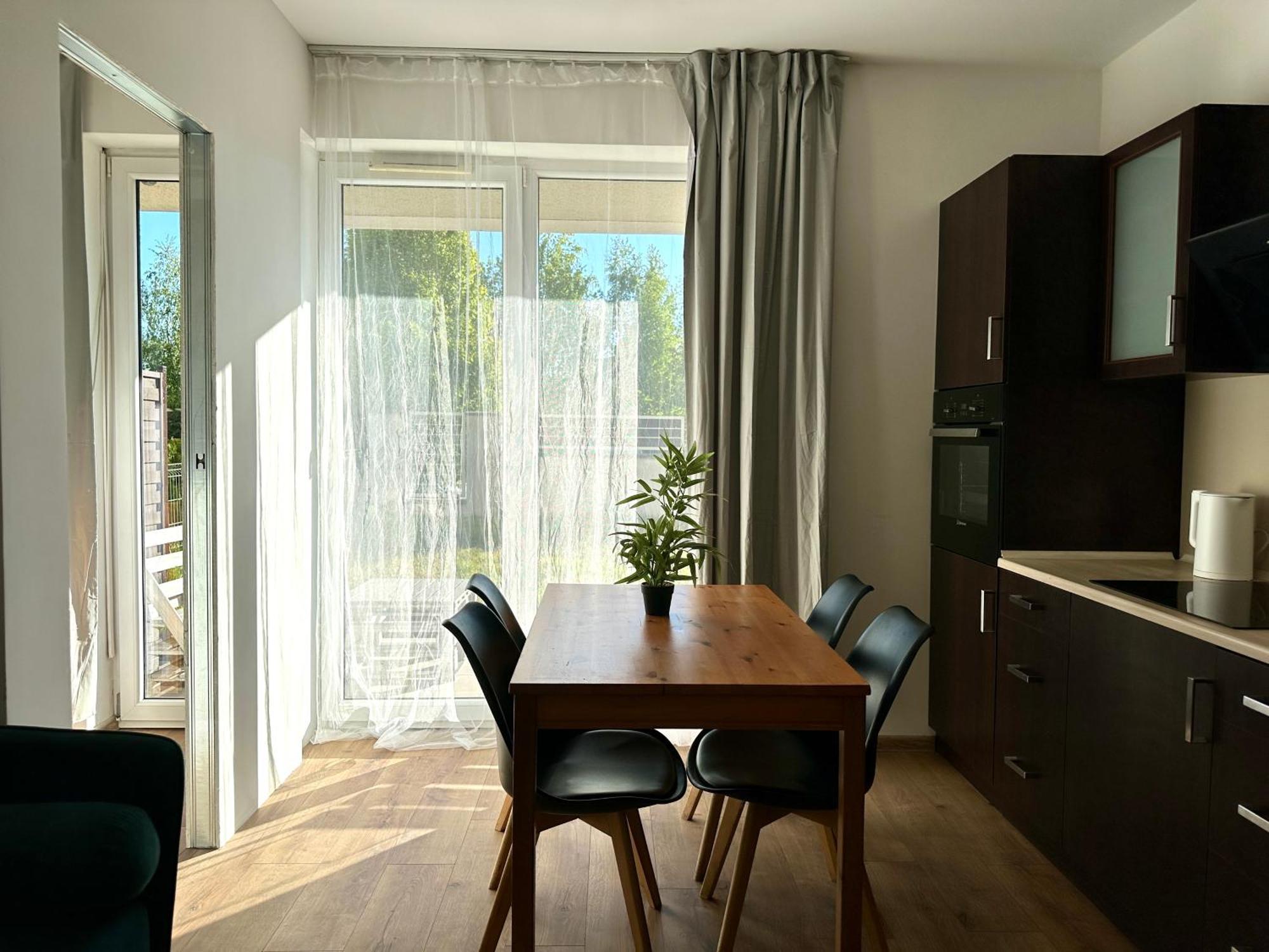 Apartment Z Ogrodem I Parkingiem Poludnie
