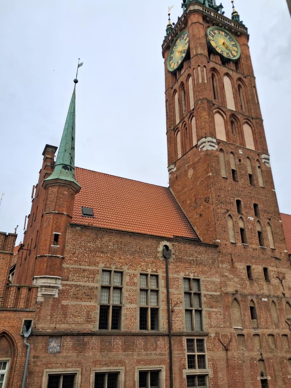 Dluga 39 *