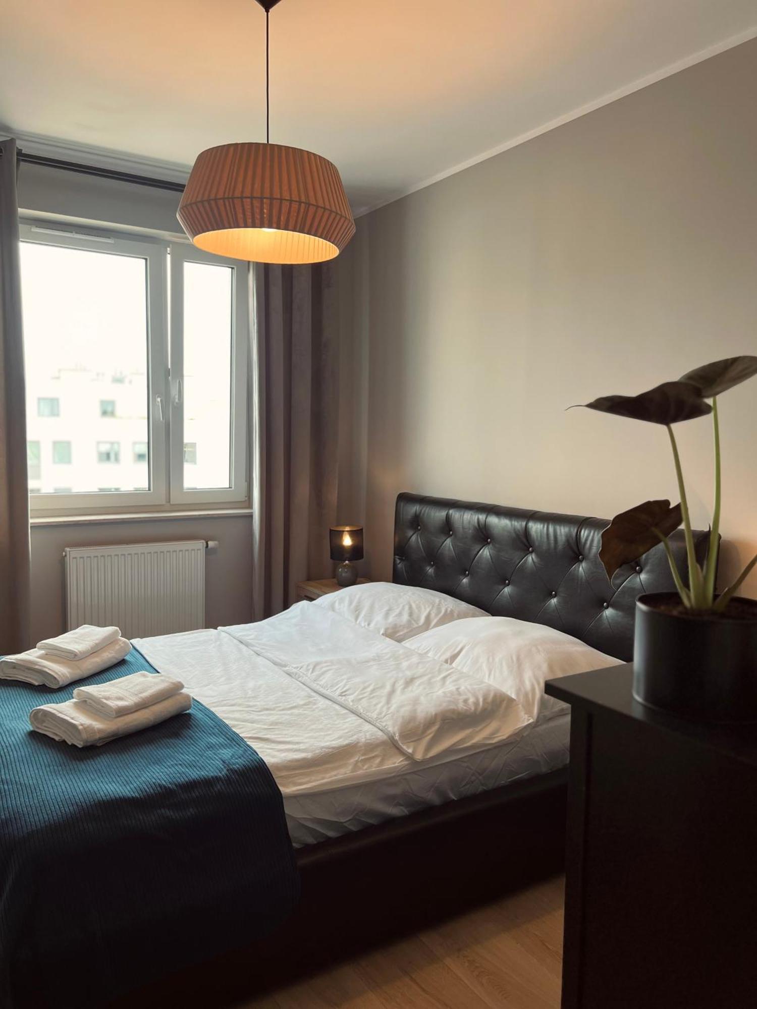Premium - Balcony, Fast Wifi, Private Parking