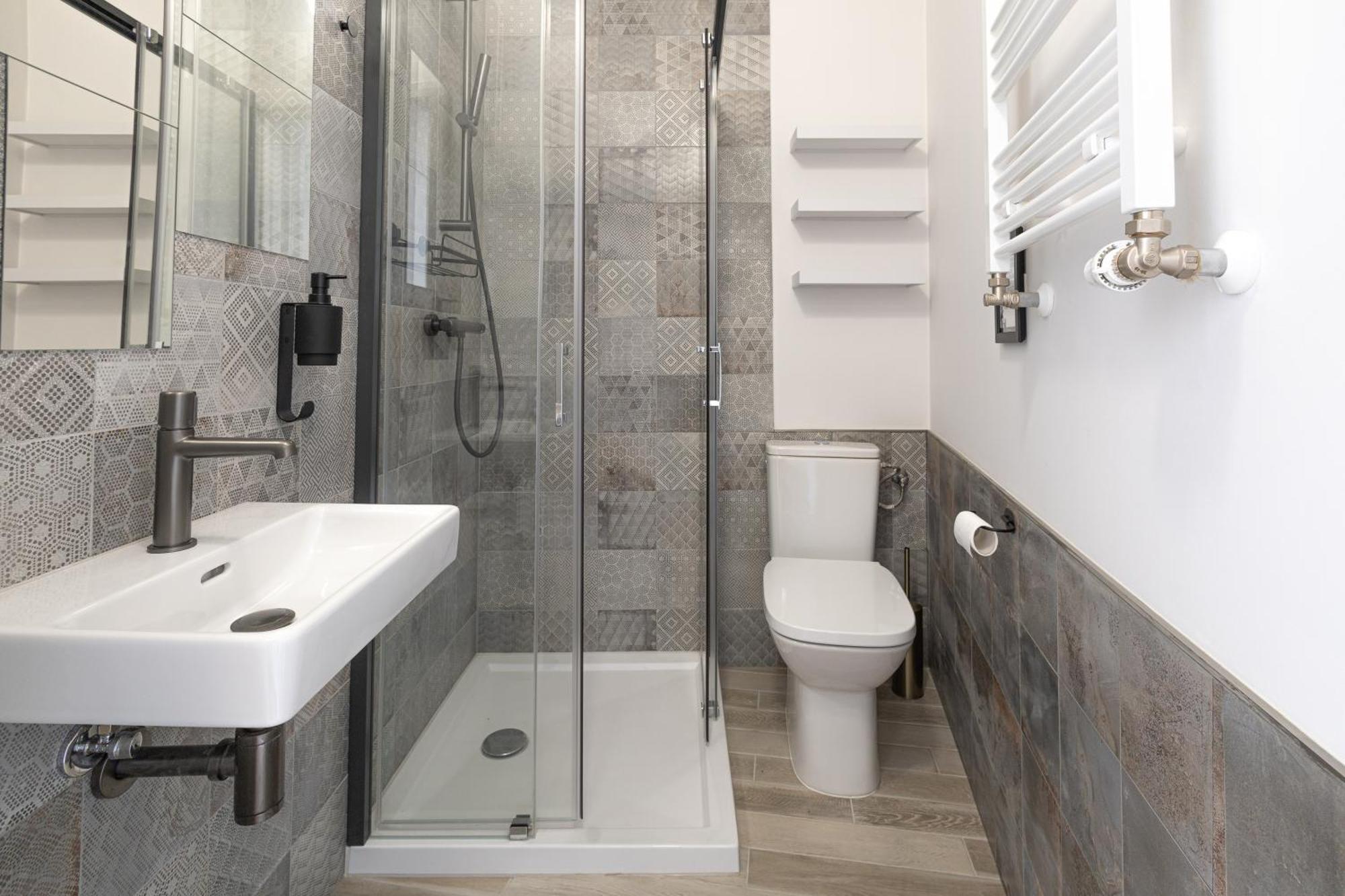 By 2homerent *