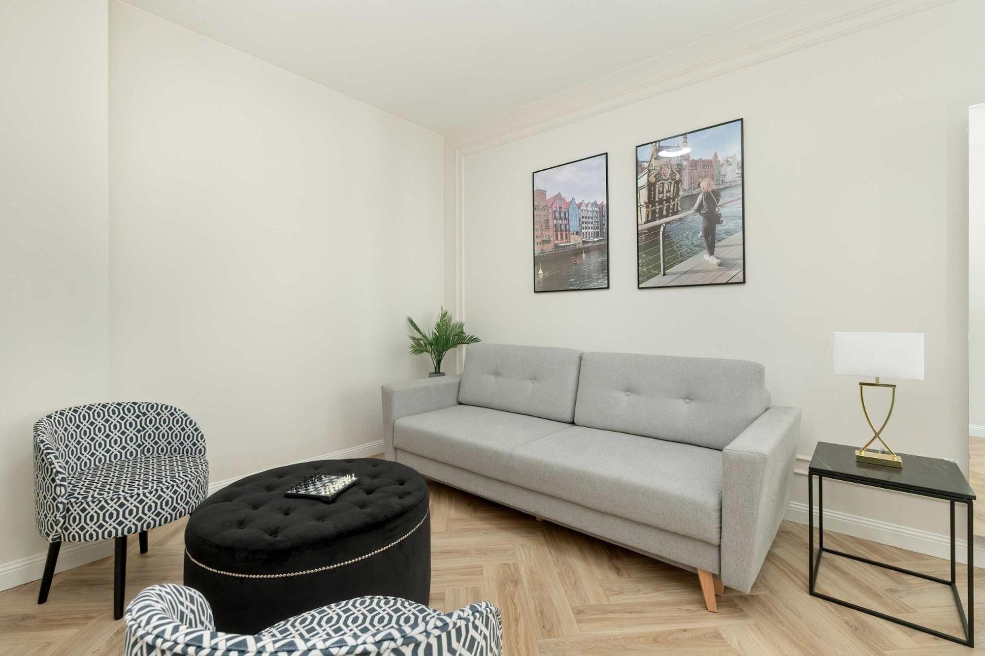 Exclusive With Parking, Air Conditioning And A Rooftop Terrace In The Centre Of By Renters Prestige