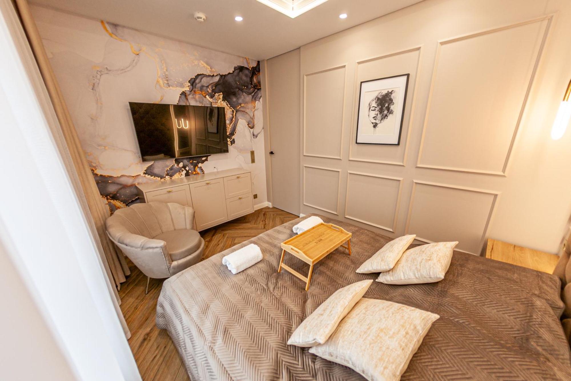Royal Apartment *