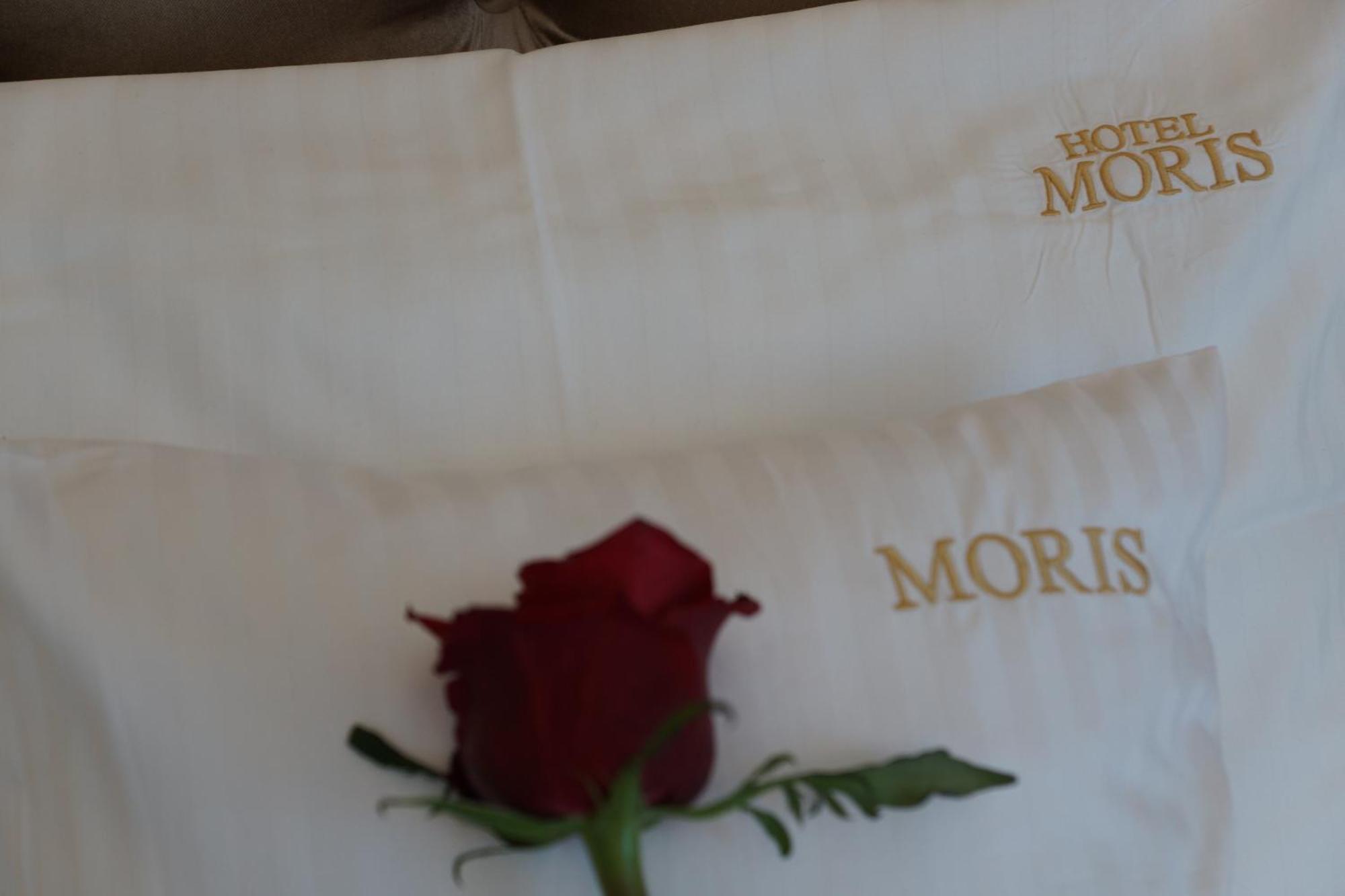 Moris Khách sạn hẻo lánh *