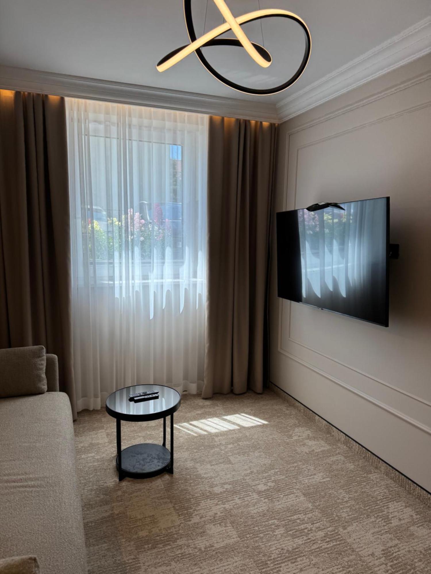 Moris Khách sạn hẻo lánh